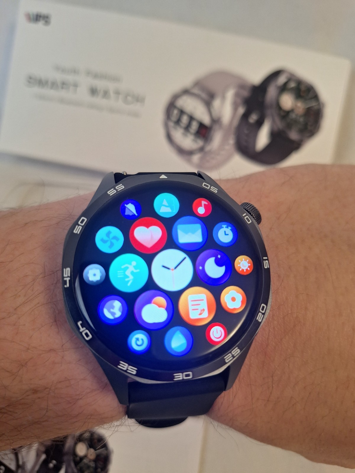 IPS Youth Fashion Smart Watch 1.53 Inch Bluetooth Calling Sports Mode Watch5 Pro