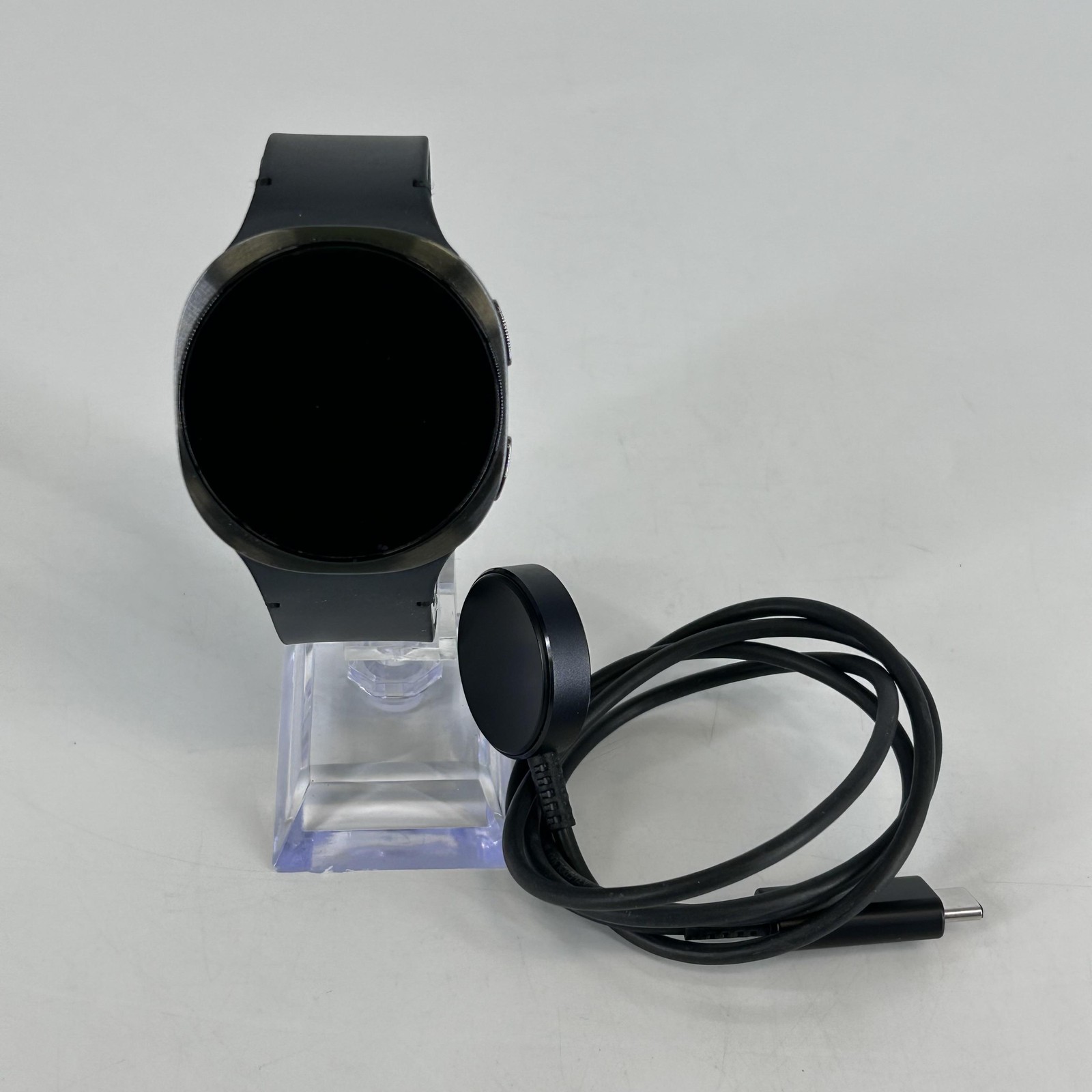 Samsung Galaxy Watch8 44mm Graphite Aluminum (GPS) w/ Sport Band – Excellent