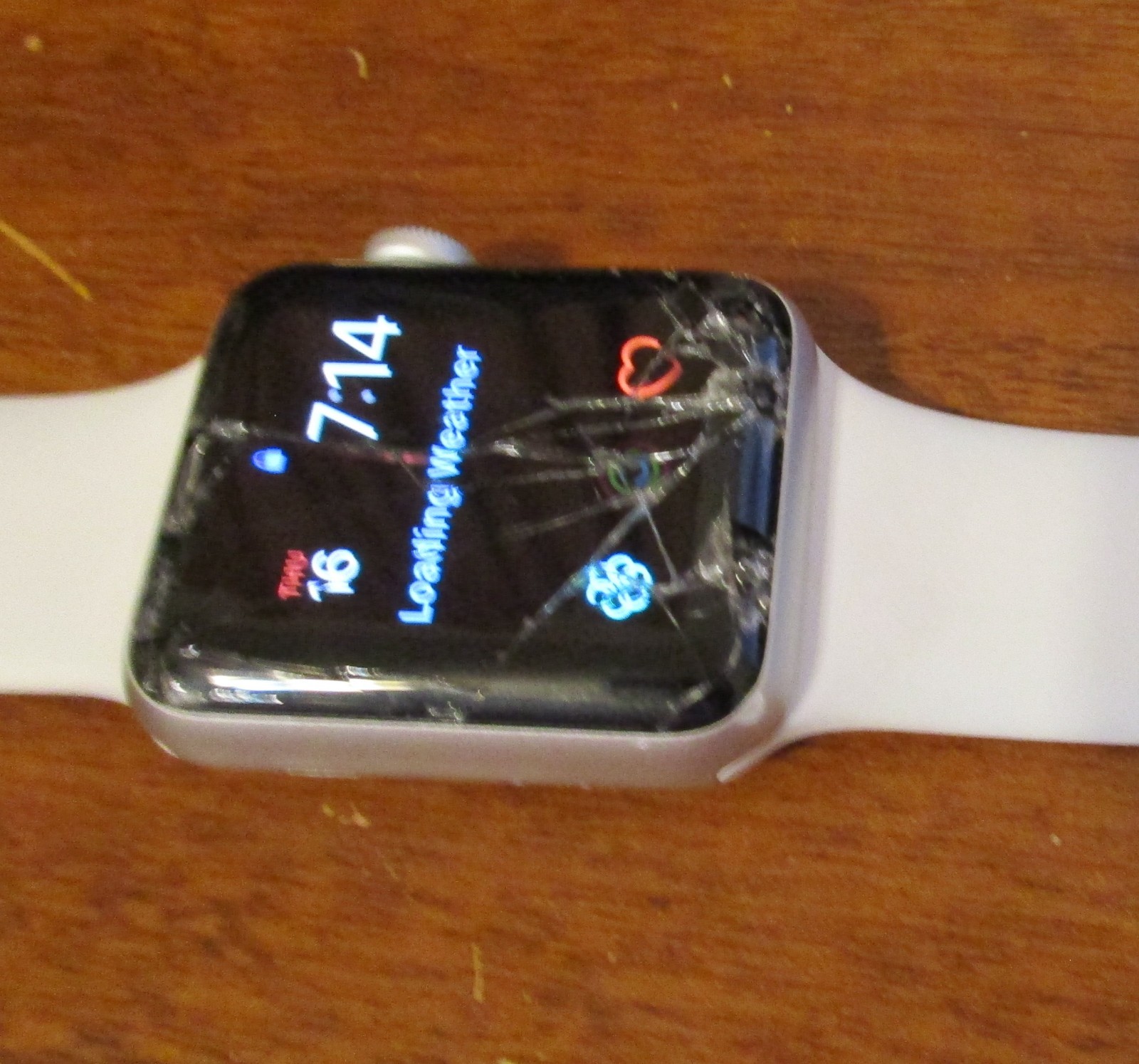 White Apple Watch Series 3 W/Cracked Screen, Working.
