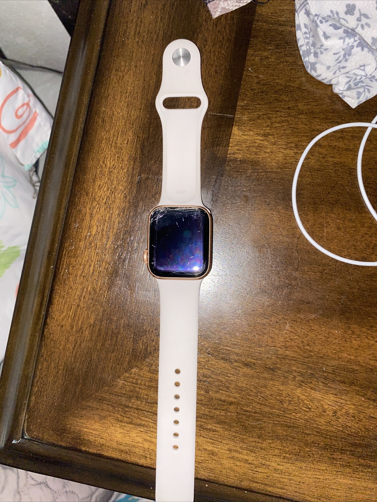 Apple Watch SE 40mm Gold Aluminum Case with Pink Sand Sport Band – Regular (GPS
