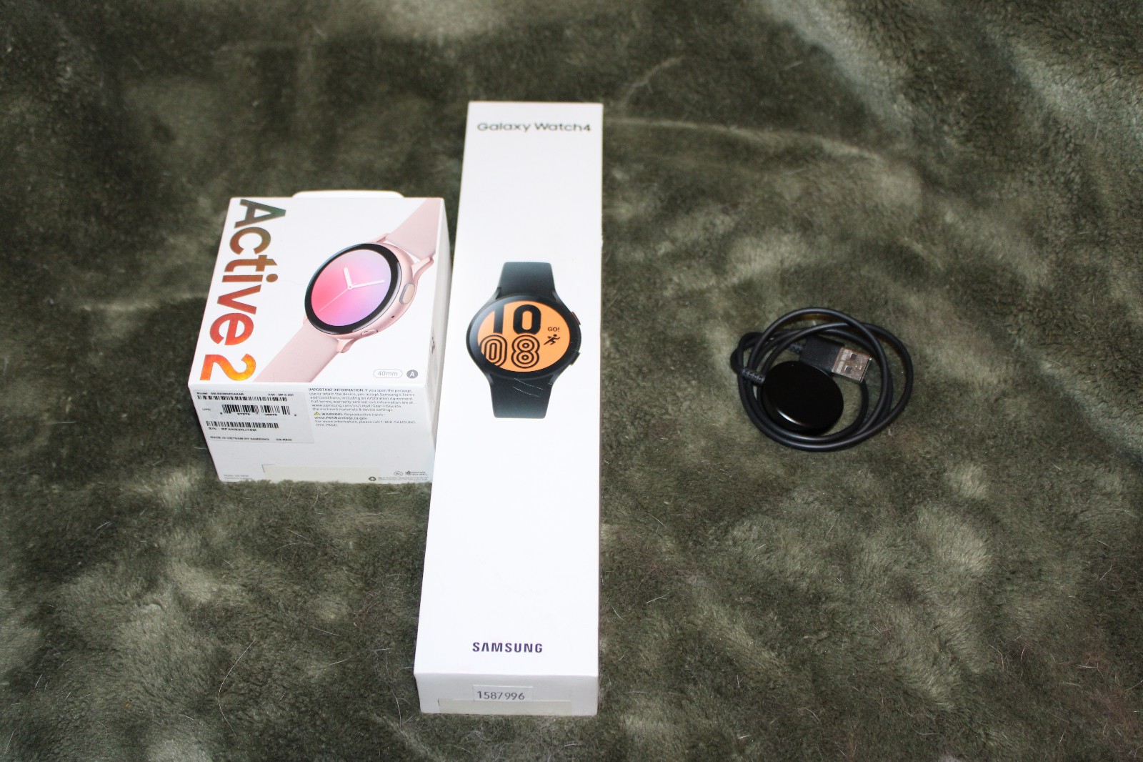 Set of 2 smartwatches, Samsung Galaxy Watch4 and Samsung Active 2.