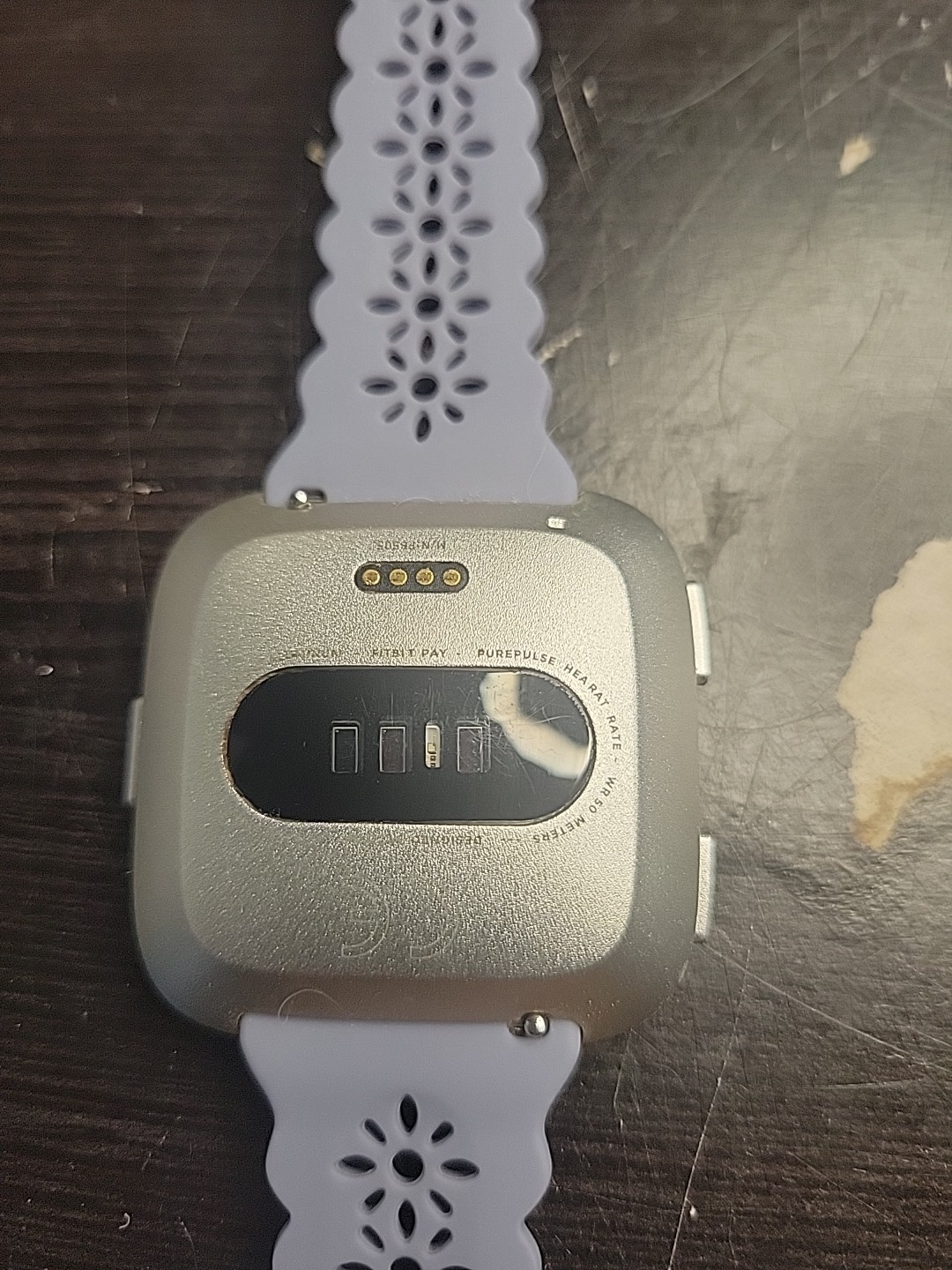 Fitbit Versa – Health & Fitness Smart Watch Activity Tracker FB505 Silver W/ Box