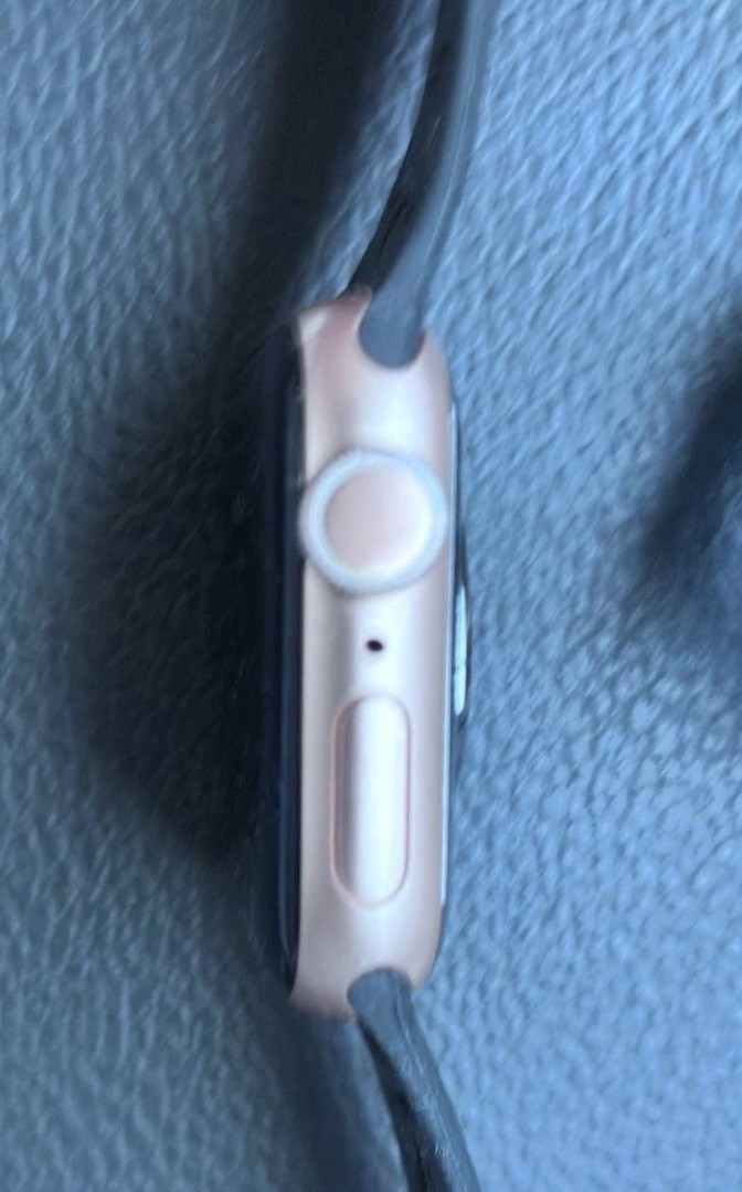 Apple Watch Series 6 40mm GPS Gray | No Cell MG133LL/A – Minor Screen Scratch