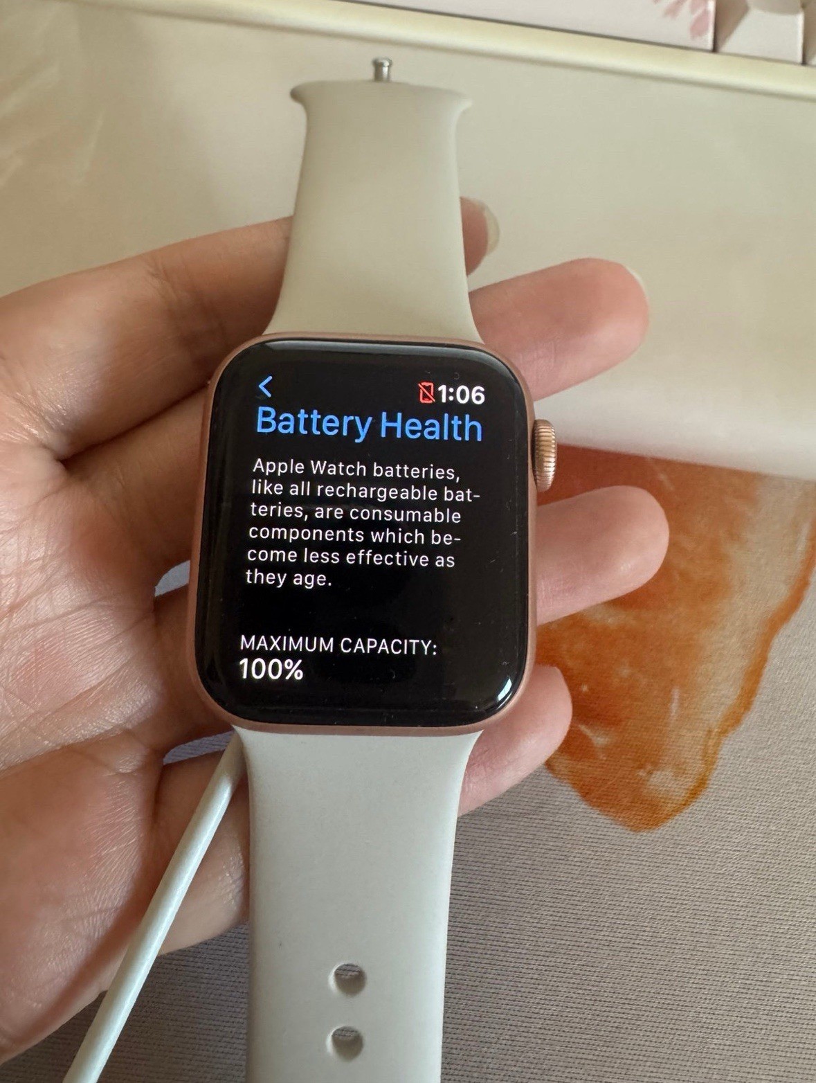 Apple Watch SE 1st Gen 40mm S+M/L Sport Band WIFI/GPS only no cellular EUC
