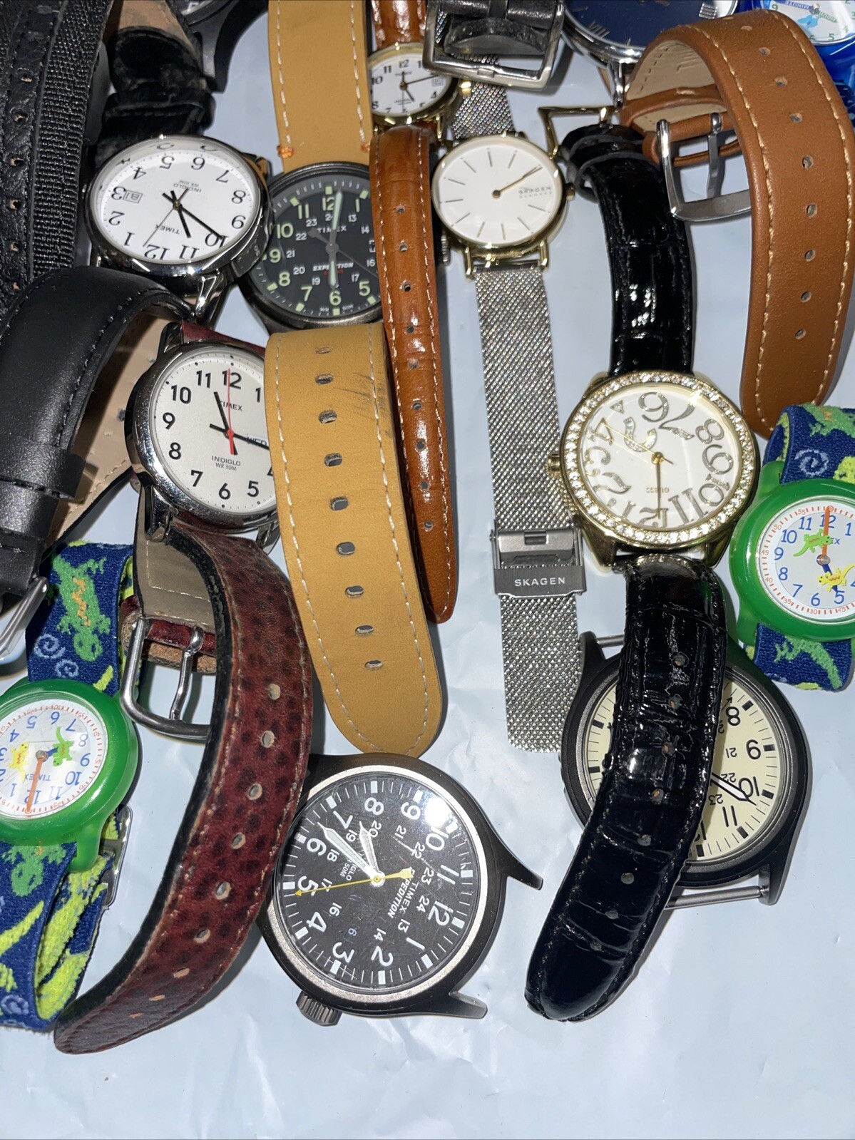 Wholesale lot of 50 Timex watches for parts repairs sold as is untested LAN46