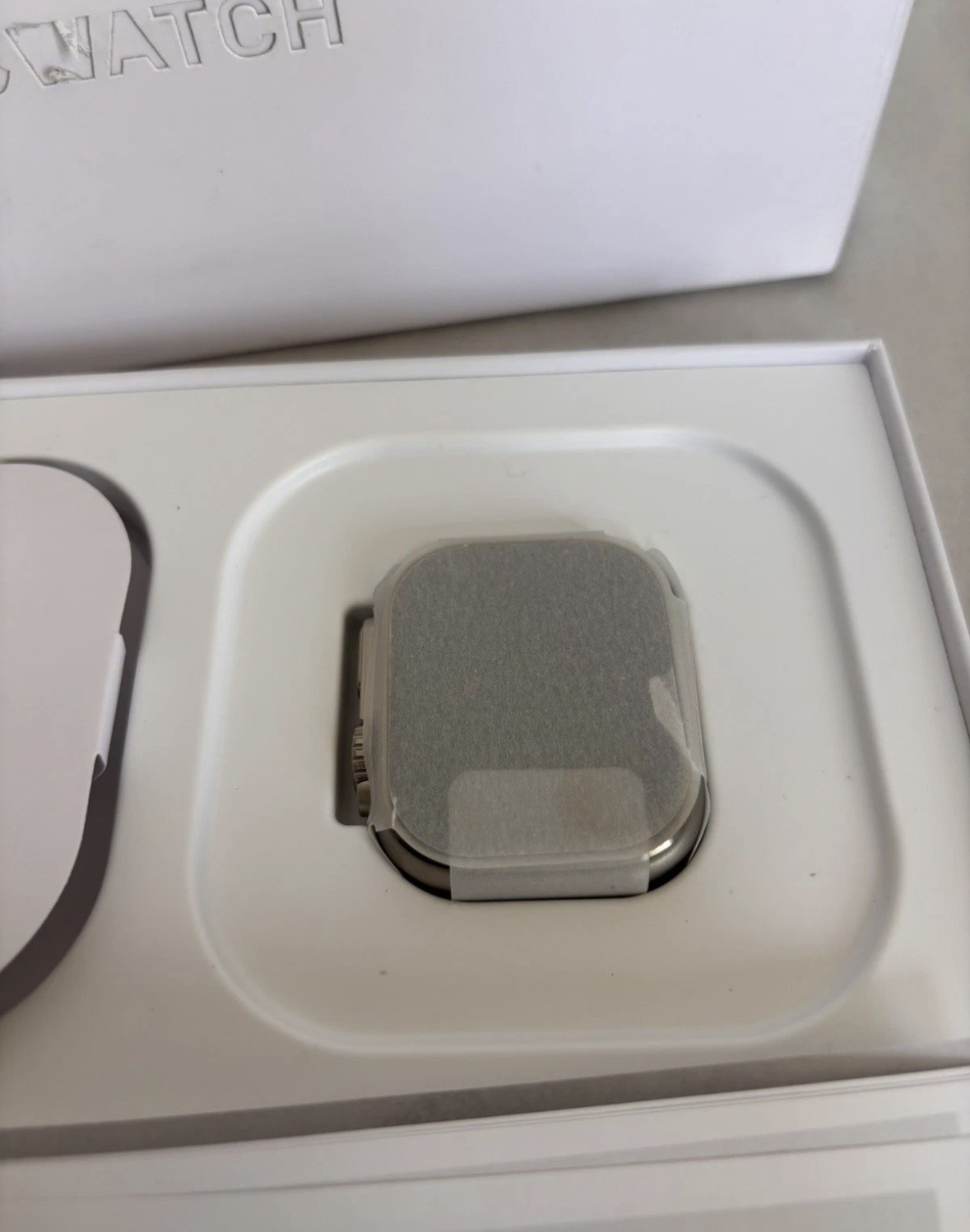 Apple Watch Ultra 2 A2987 49mm titanium case white band GPS – NEW IN BOX