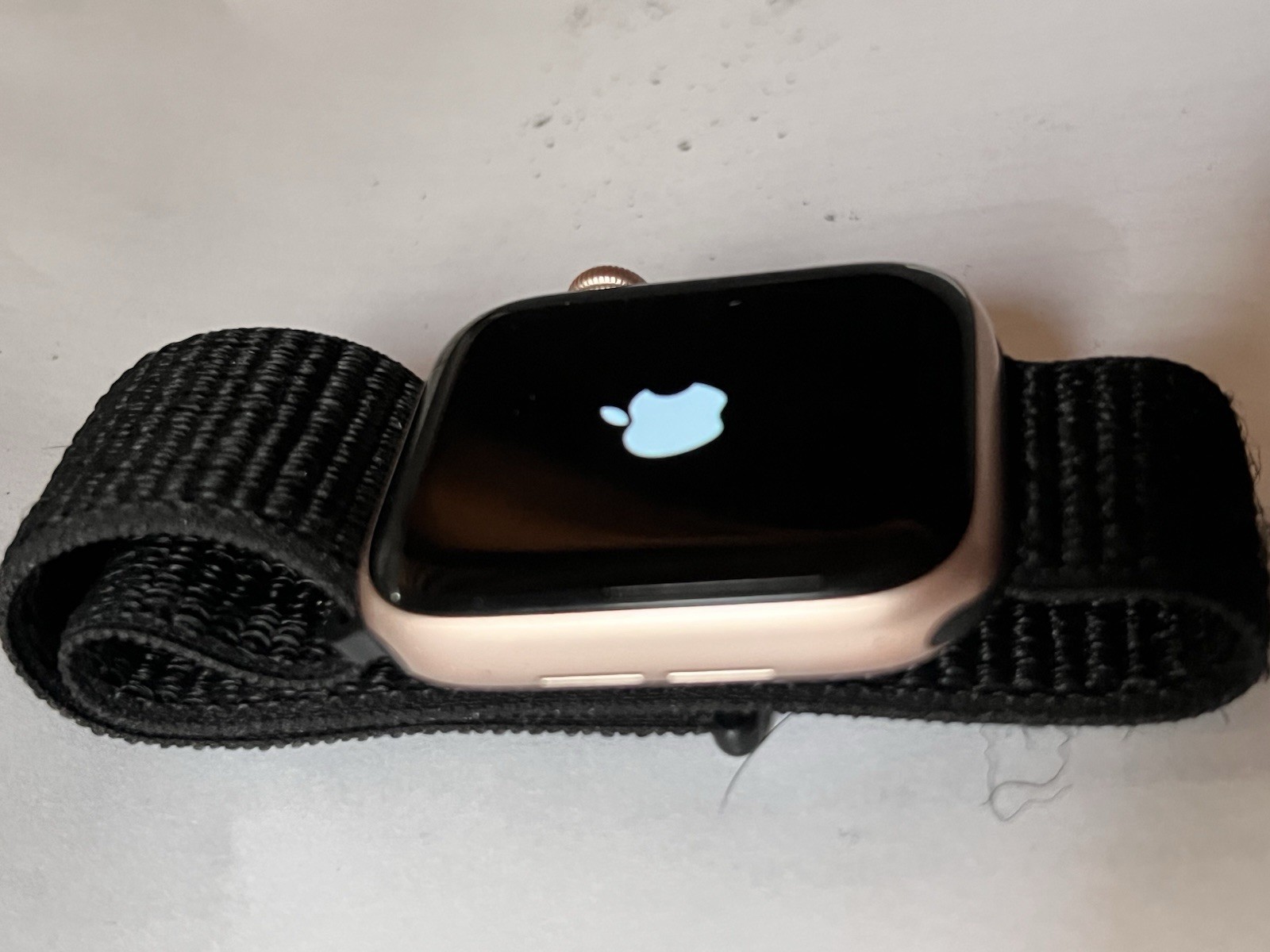 Apple Watch Series 5 44mm Gold Pink GPS + Cellular Smartwatch – Works Great