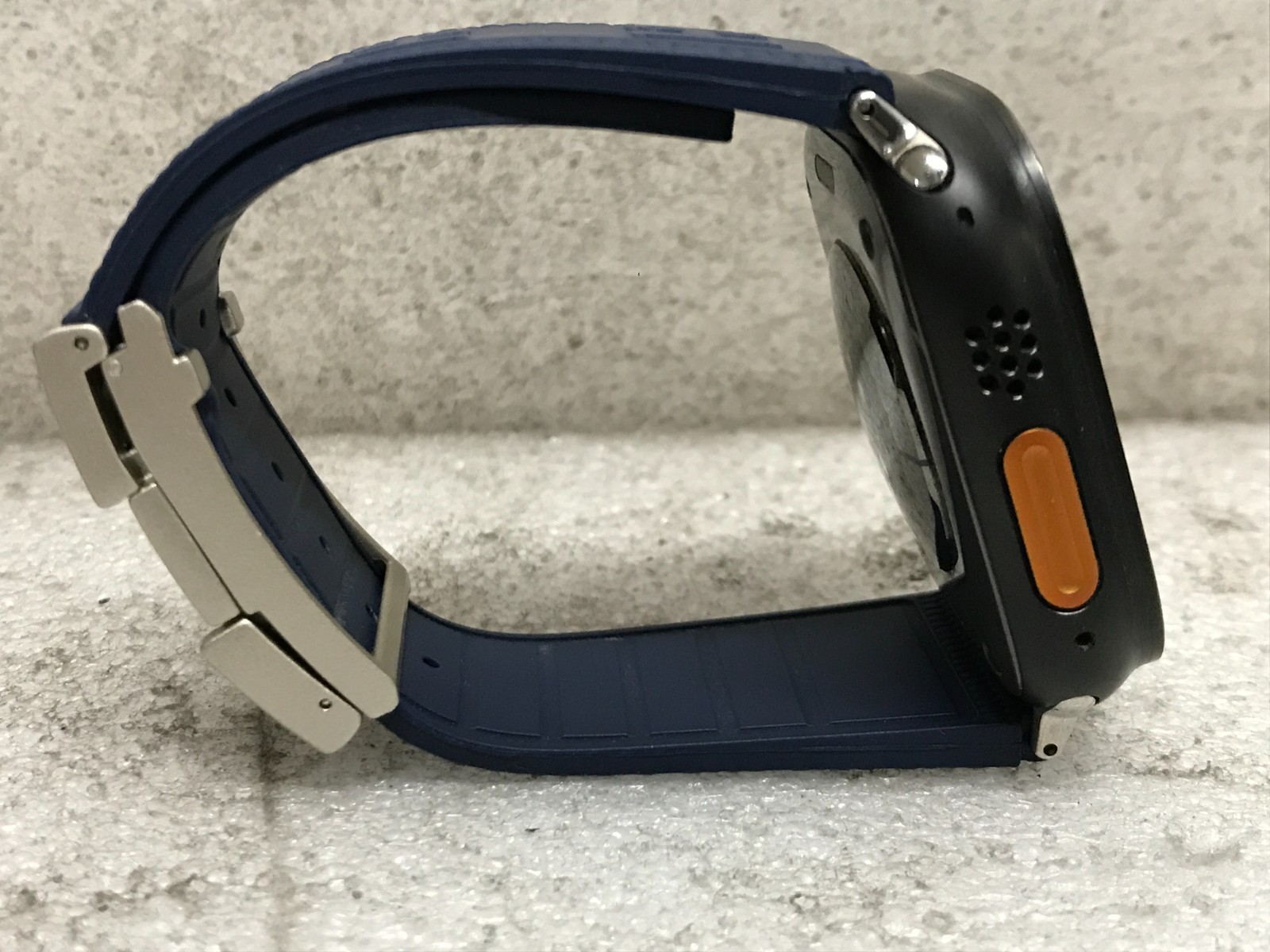 Apple Watch Ultra 2 / 49mm Titanium/Ceramic Case / GPS / Model A2986