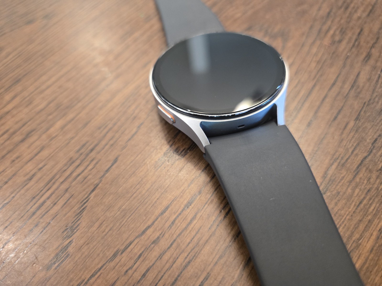 Samsung Galaxy Watch7 44mm Silver/Black Silicone Wear OS Bluetooth