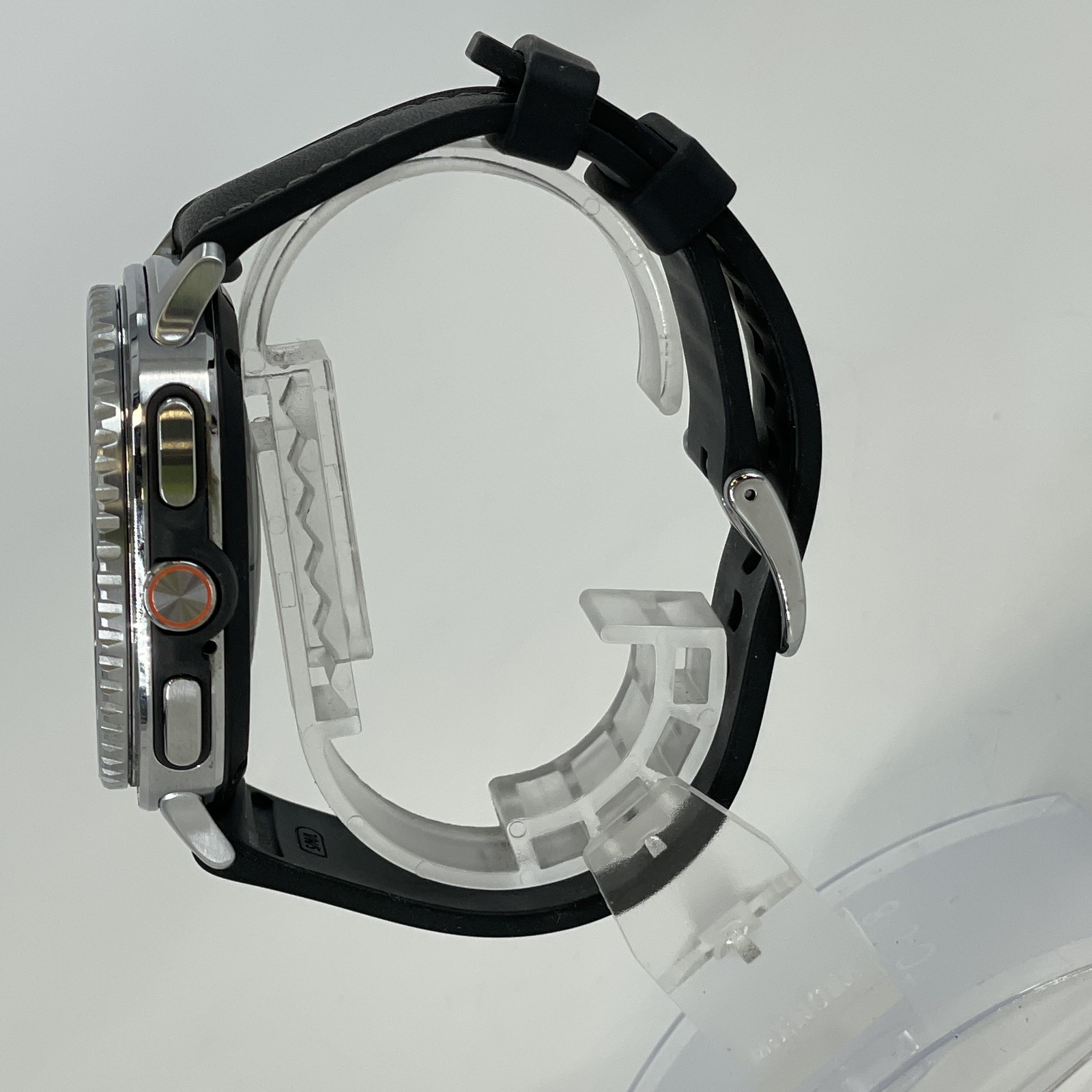 Samsung Galaxy Watch8 Classic 46mm Black Stainless (LTE) w/ Black Hybrid – 9/10