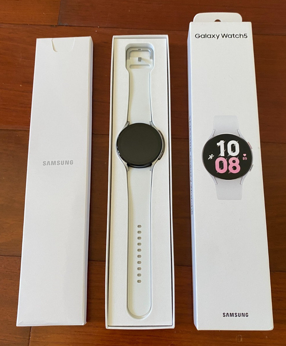 Samsung Galaxy Watch5 GPS + Bluetooth, 44mm Aluminum Case with Sport Band,Silver