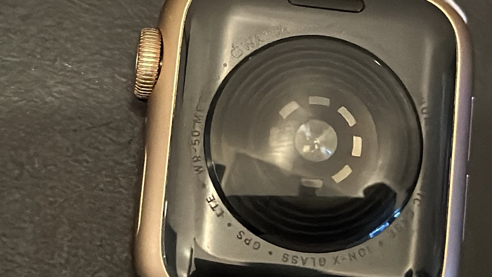 Apple Watch SE 40mm Gold Aluminum Case with Pink Sand Sport Band – Regular (GPS