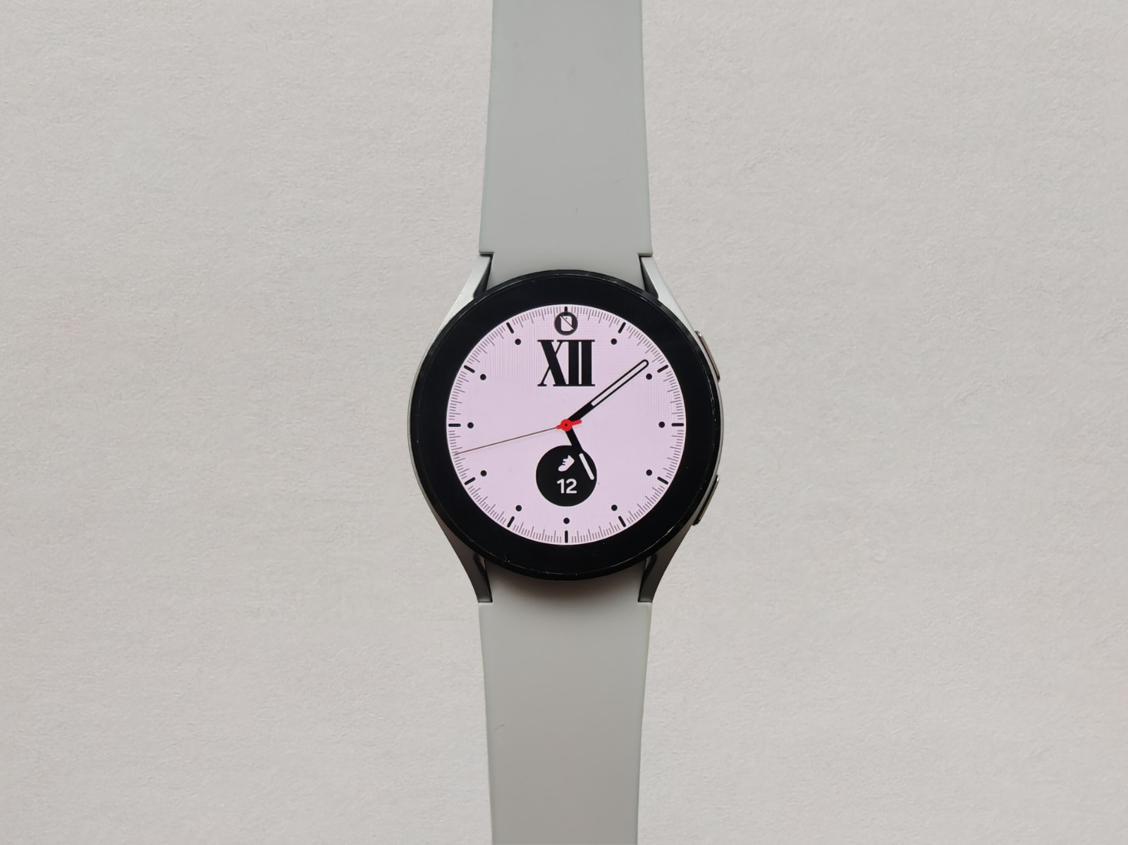 Samsung Galaxy Watch4 Bluetooth 40mm 16GB SM-R860 GPS WiFi Silver Aluminum