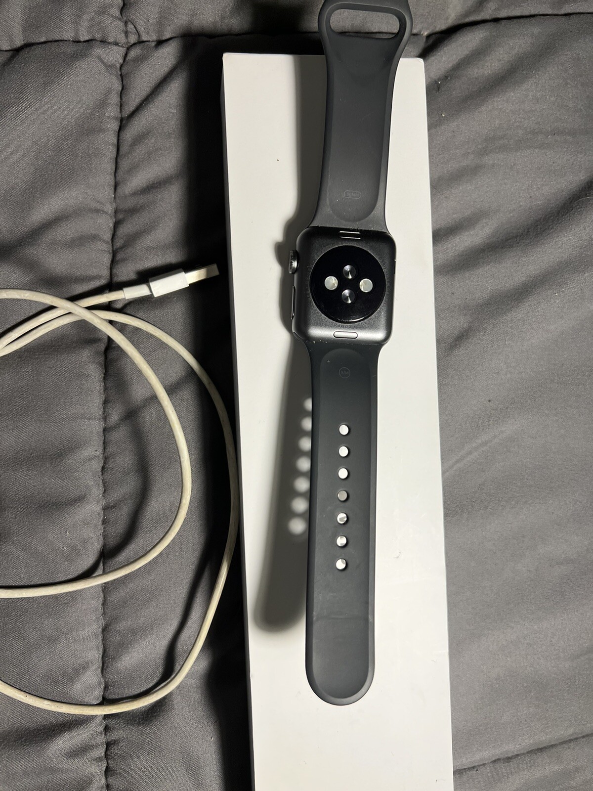 Apple Watch Series 3 38 mm Gray Case Black Aluminium Smartwatch – MTF02LLA