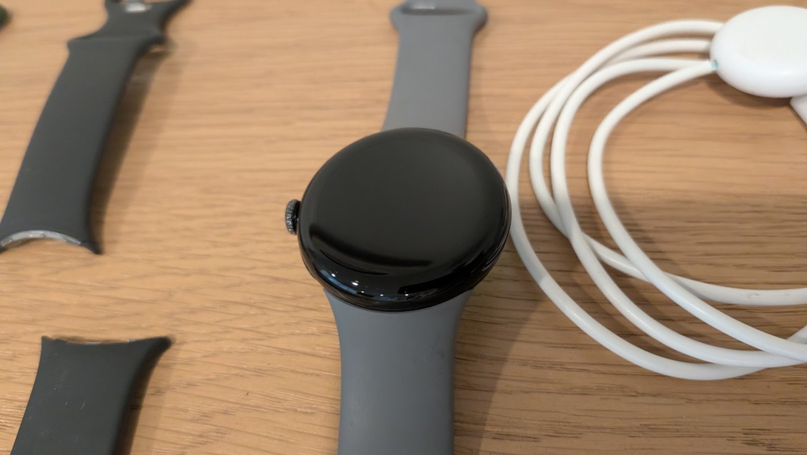 Google Pixel Watch 2 41mm WiFi + LTE Unlocked Gold Black Silver – Excellent