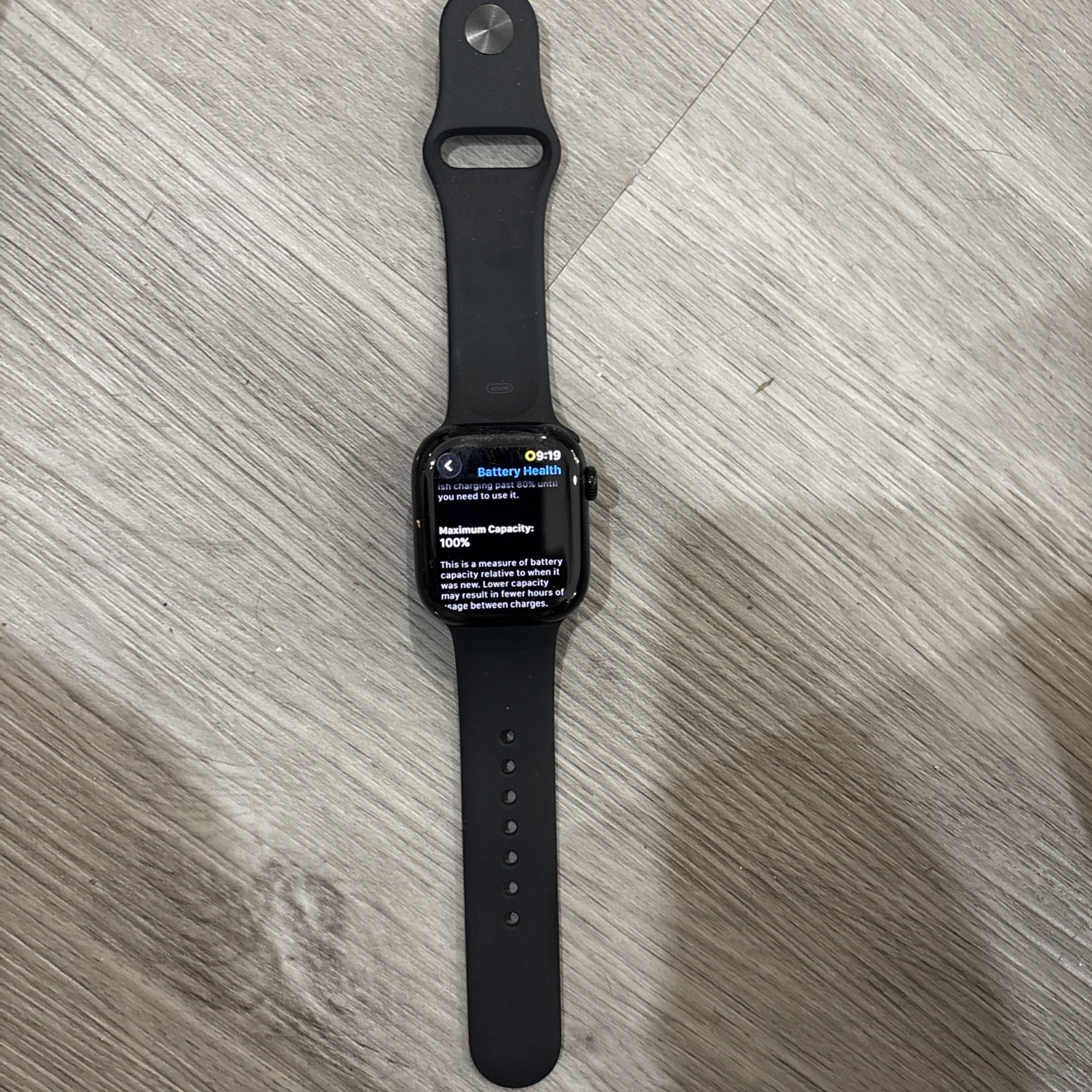 Apple Watch Series 11 42mm Jet Black Aluminum – Black Sport Band