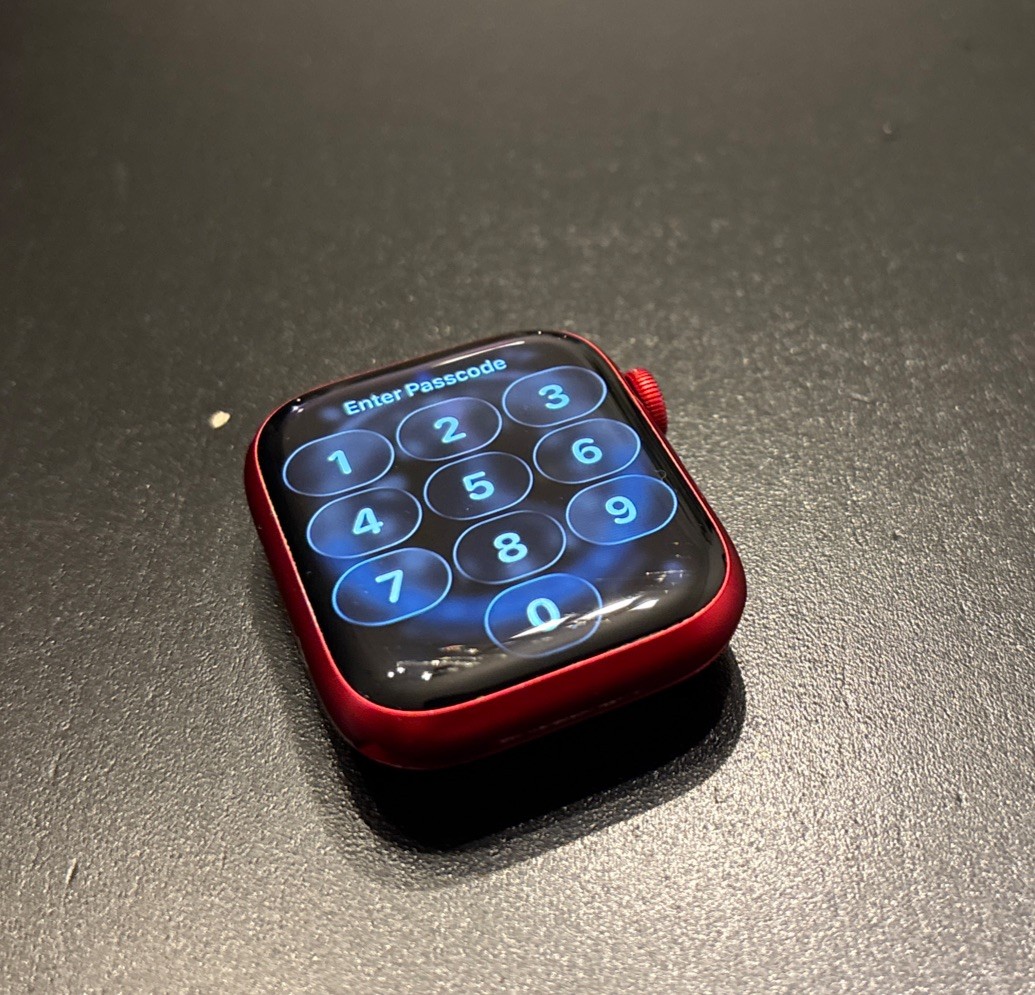 Apple Watch Series 8 GPS 45mm Red Aluminum No Band