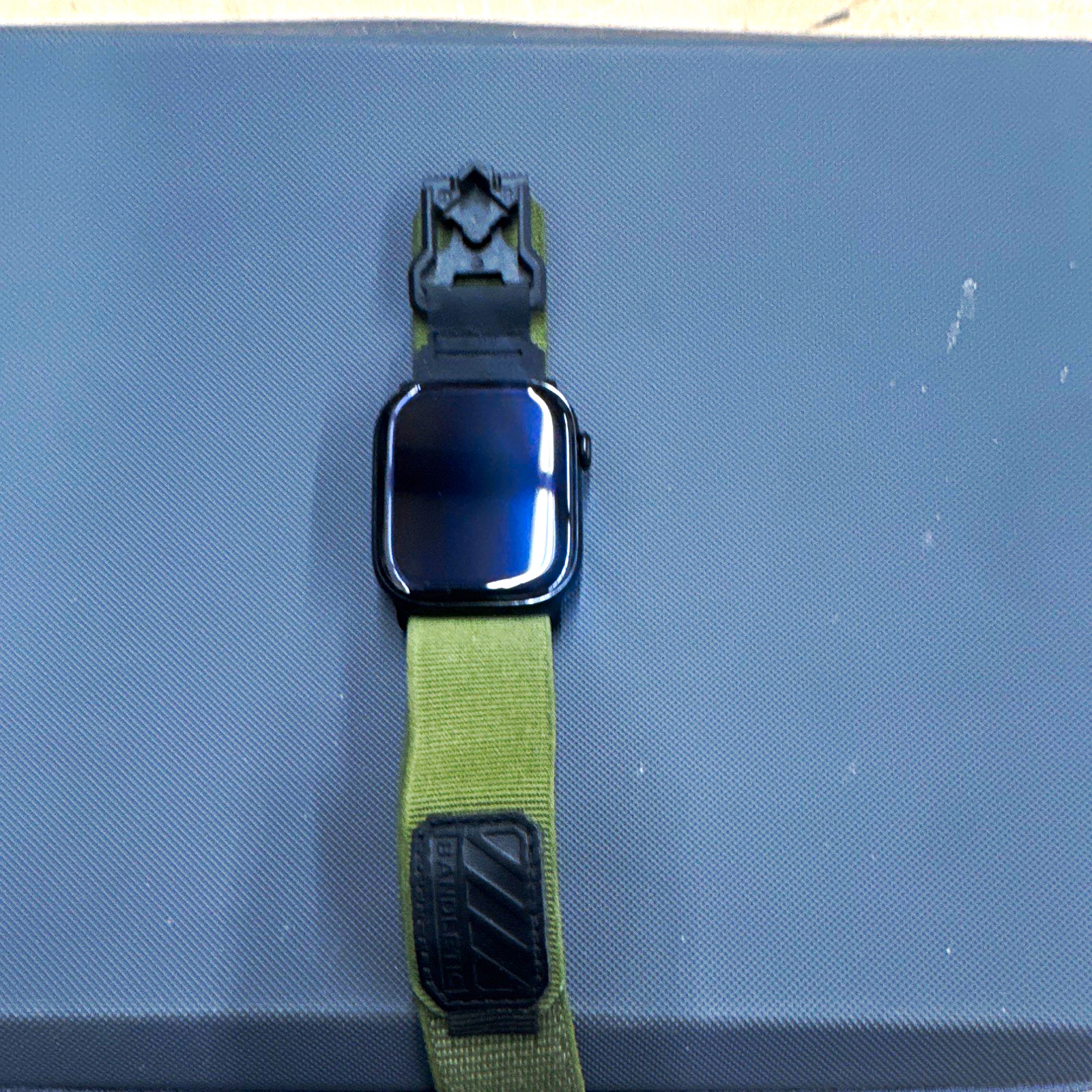 Apple Watch Series 10 GPS 44mm Black Aluminum, Green Nylon Band, iOS
