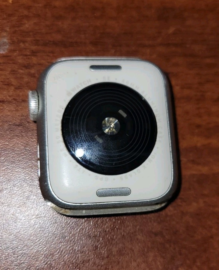 Apple Watch SE (2022) 40mm Starlight Aluminum Case, GPS + Cellular – No Band
