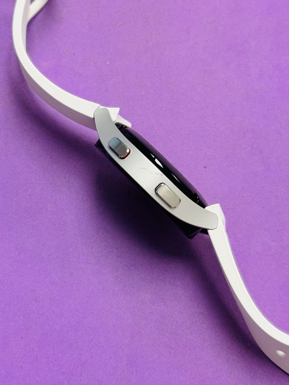 *Nice* Samsung Galaxy Watch 4 SM-R860 GPS 40MM Silver – White Band S/M
