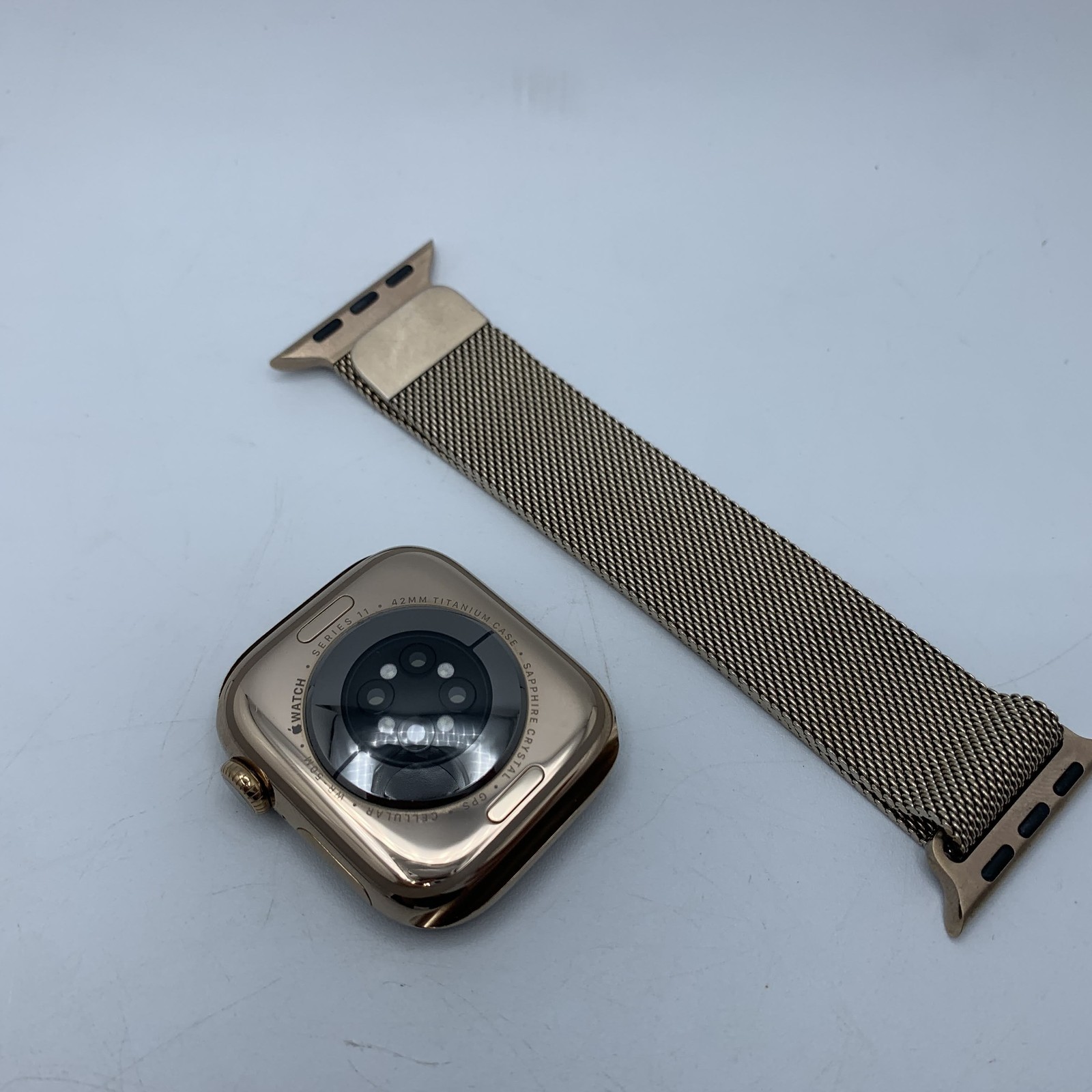 Apple Watch Series 11 42mm Titanium Gold GPS+Cellular Milanese Loop – Open Box