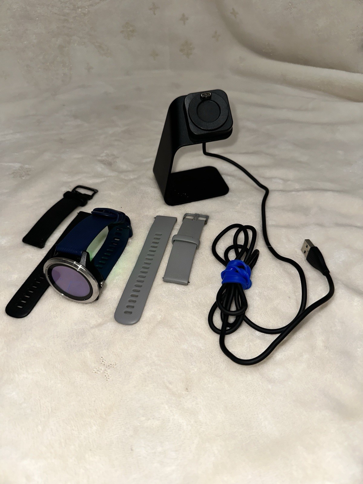 Garmin Vivoactive 3, 44mm (Men’s Black, Gray and Navy Blue Silicone Bands)