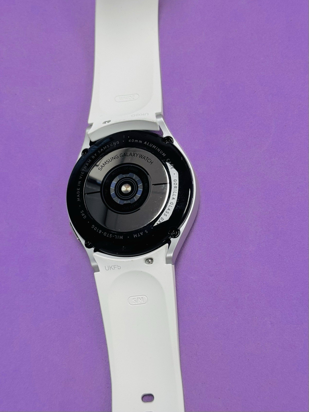 *Nice* Samsung Galaxy Watch 4 SM-R860 GPS 40MM Silver – White Band S/M