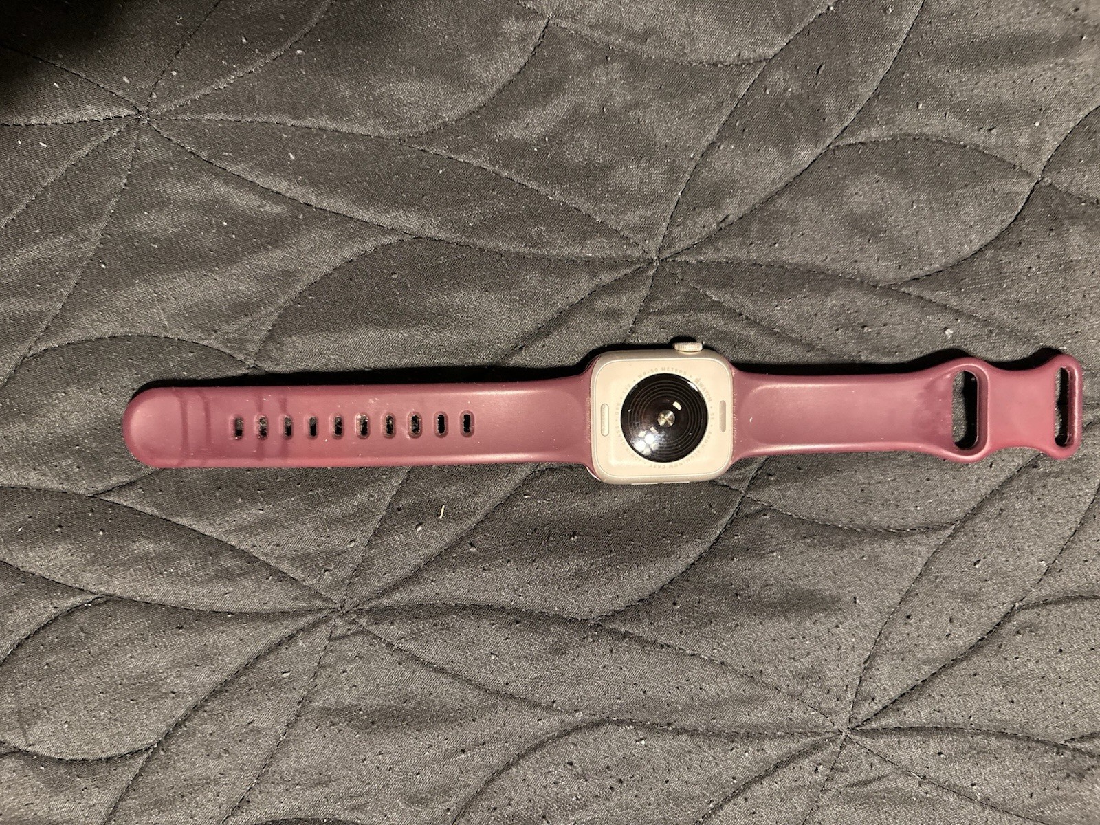 Apple Watch SE 40mm Gold Aluminum Unlocked