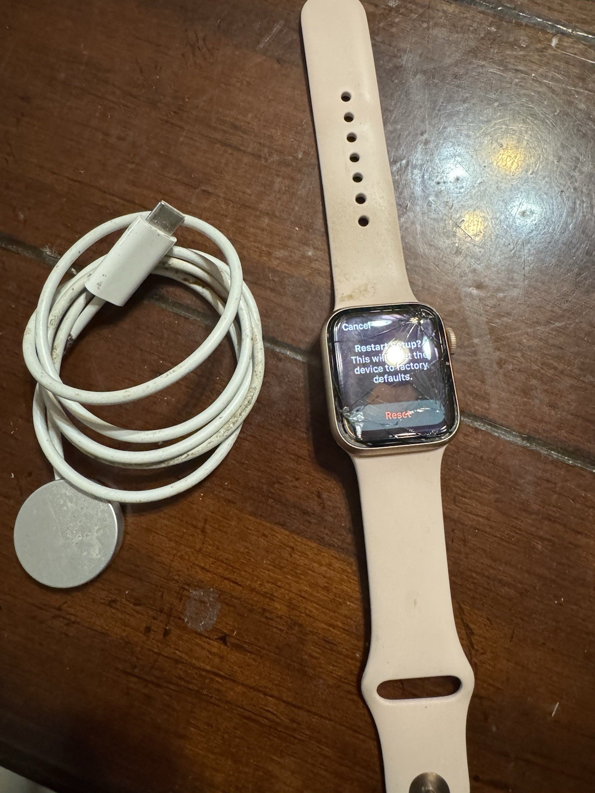 Apple Watch Series 4 40mm Gold Aluminum GPS Water-Resistant Beige Silicone Band