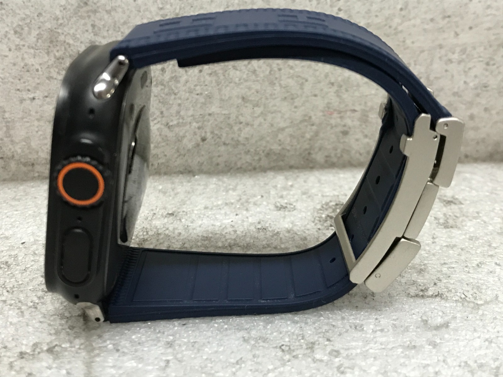 Apple Watch Ultra 2 / 49mm Titanium/Ceramic Case / GPS / Model A2986