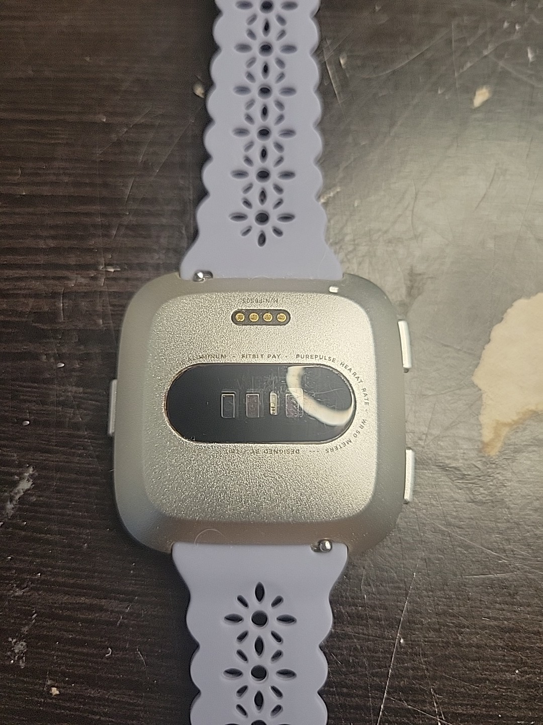 Fitbit Versa – Health & Fitness Smart Watch Activity Tracker FB505 Silver W/ Box