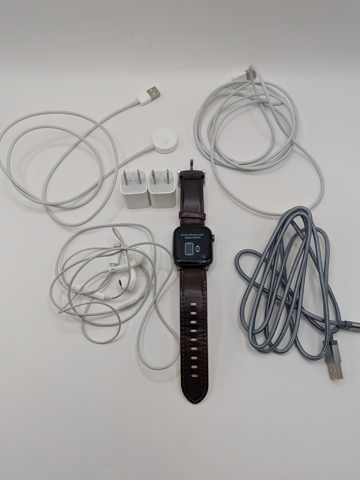 Apple Watch Series 4 Unlocked 44mm? Space Gray Aluminum Leather Band Used Read