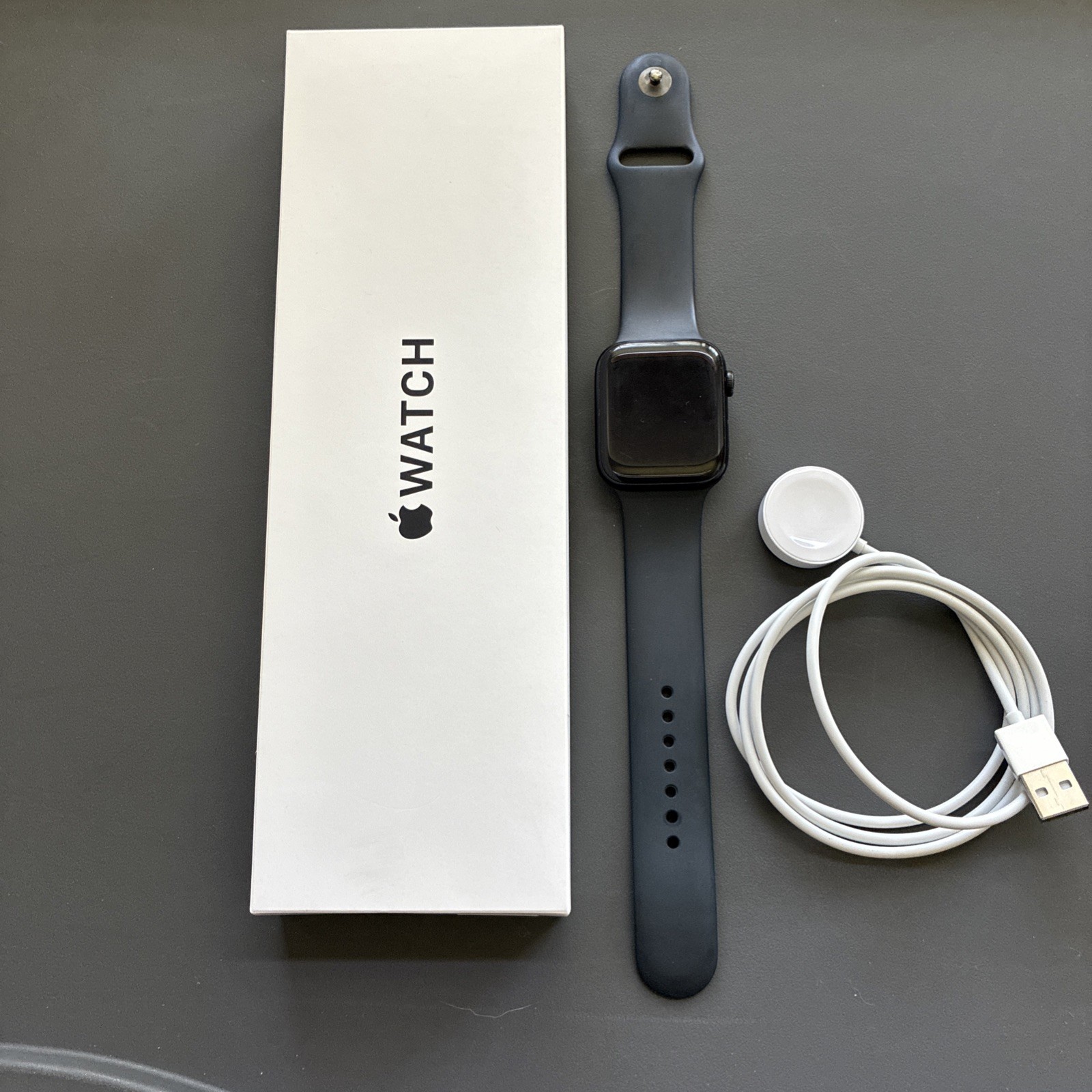 Apple Watch SE 2nd Gen 44mm Midnight Black Aluminum GPS Sport Band Used M/L Band