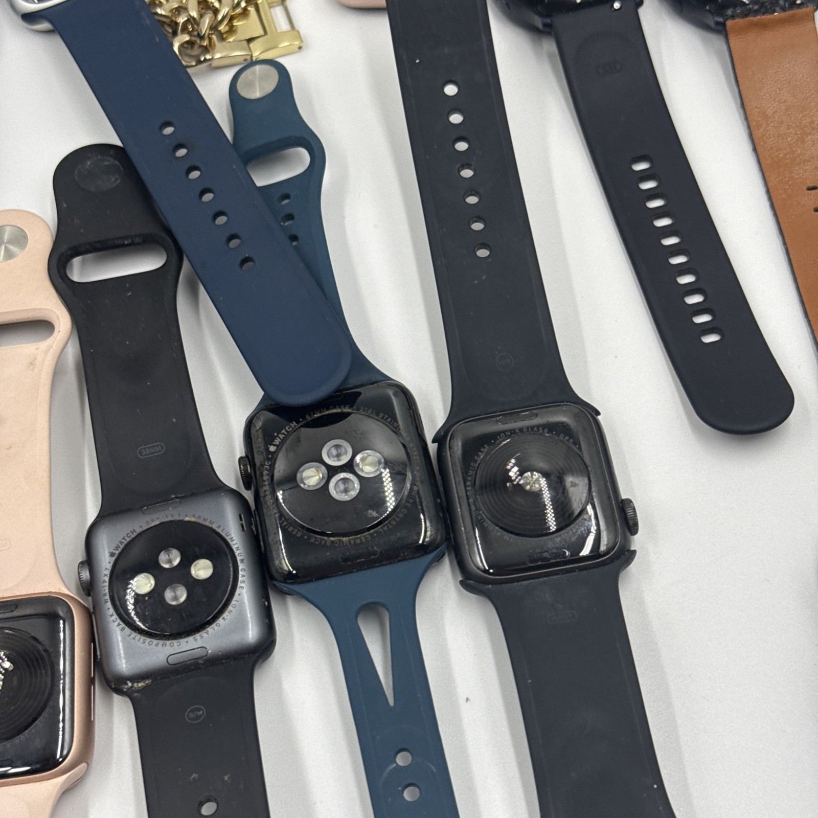 Lot of 24 Apple Watches Series SE, 6, 3, 2 & 1 + Samsung Watch’s Parts/Repair⚠️