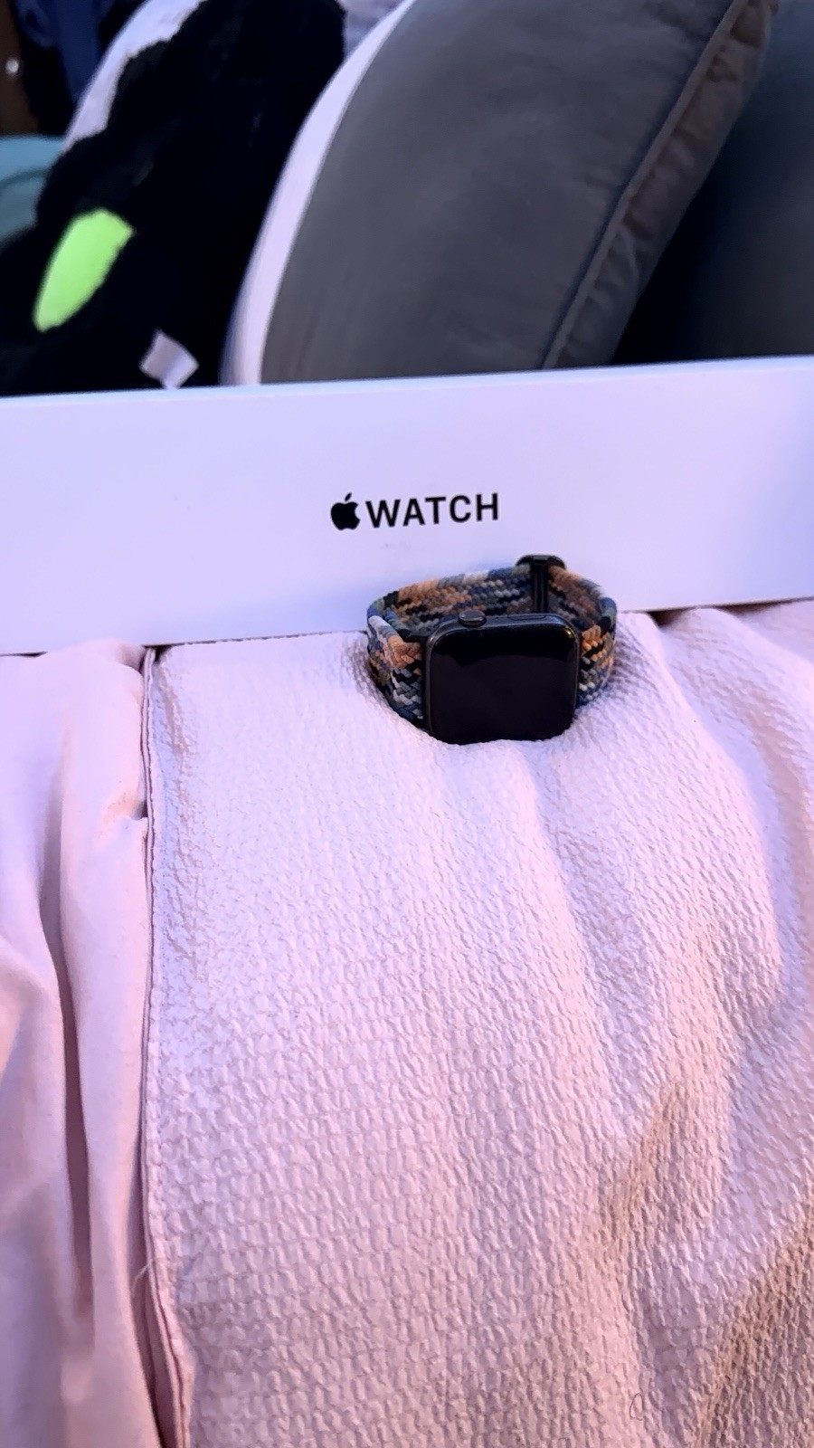 Apple Watch SE 44mm Space Gray Aluminum Case Multicolor Nylon Band