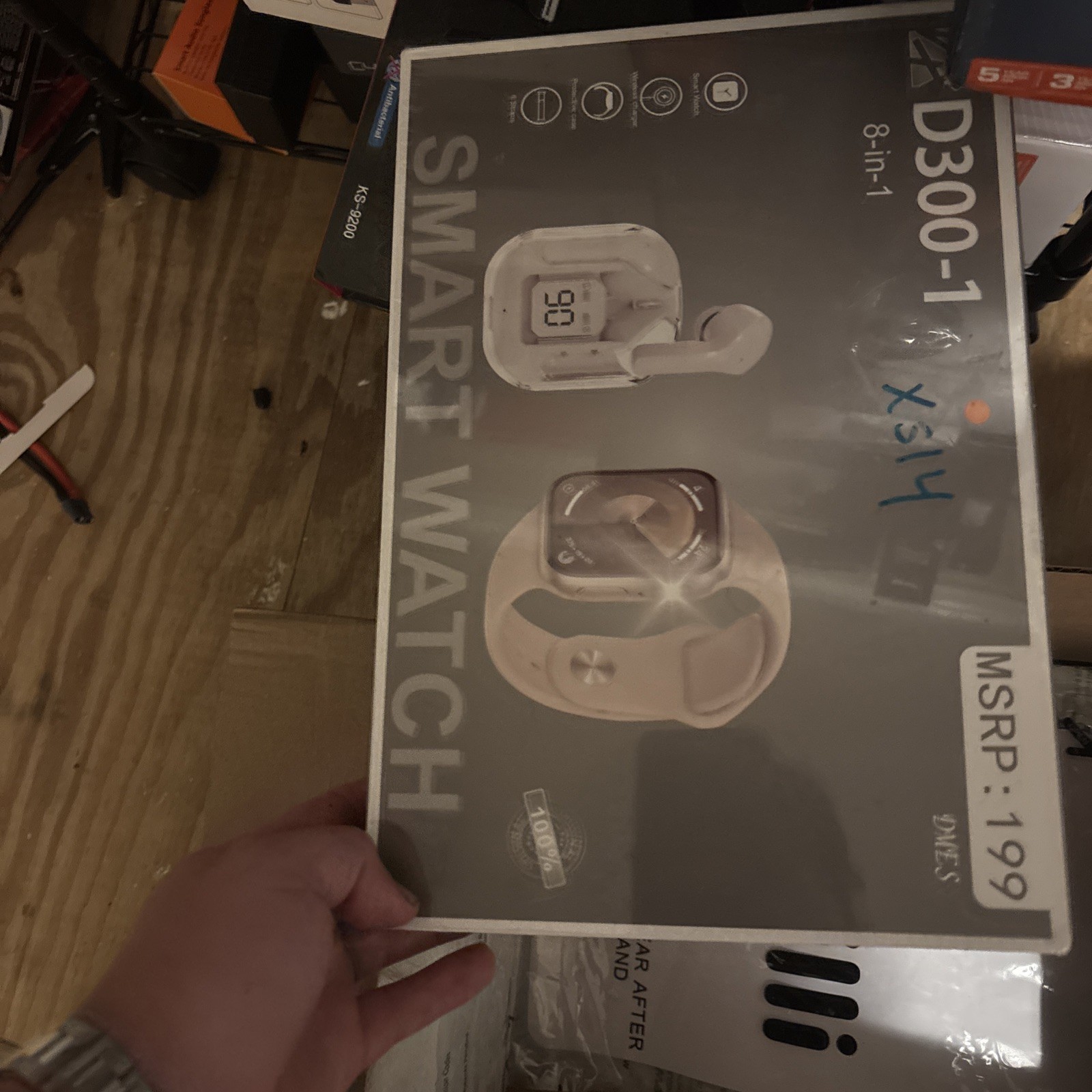 smart watch D300 8-in-1 Bundle. Look In Pictures For Details.