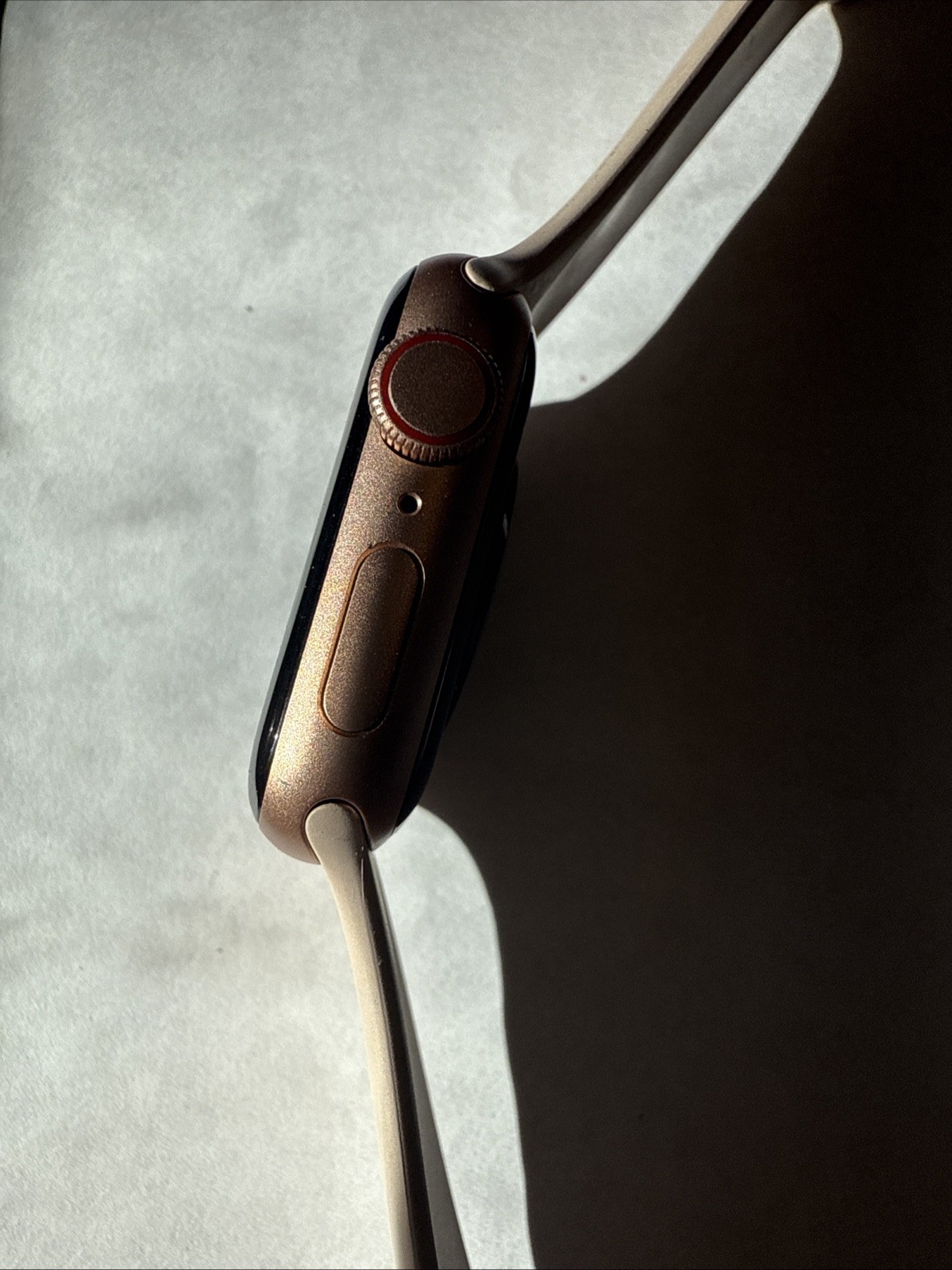 Apple Watch SE 1st Gen (2020) 40mm GPS + Wi-Fi + Cellular – Heavy Scratch