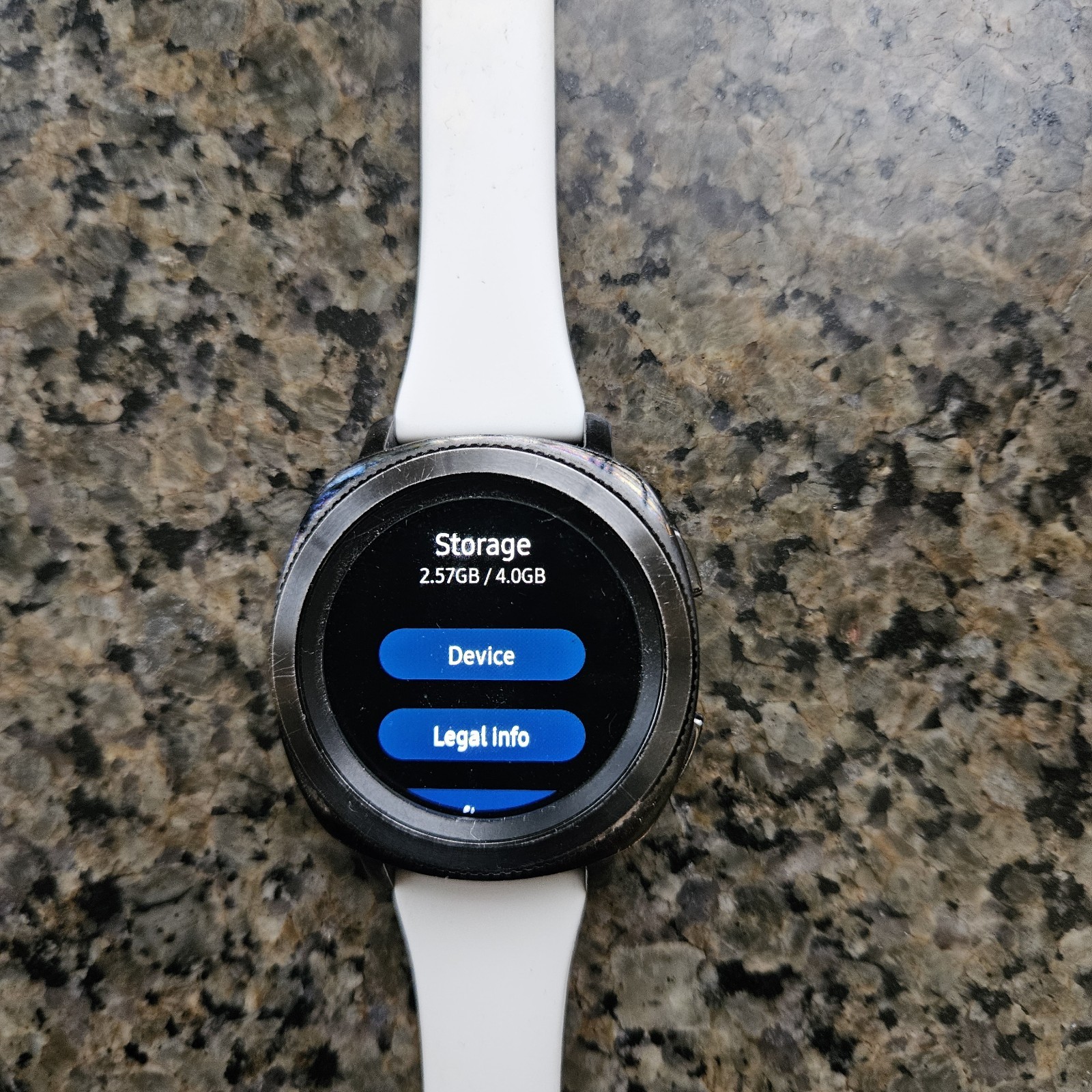 Samsung Gear Sport SM-R600 42mm 4GB Water-Resistant White Band