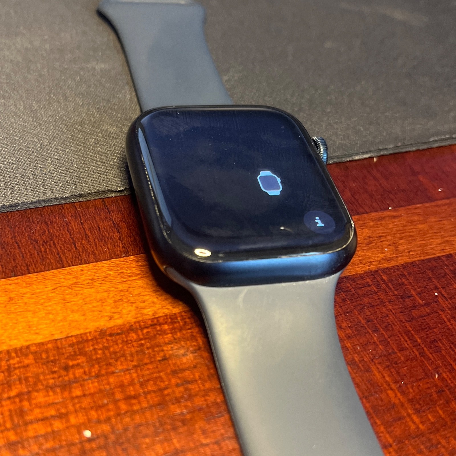 Apple Watch Gen 9 Series 9 45mm Midnight Aluminum GPS – Blue band included