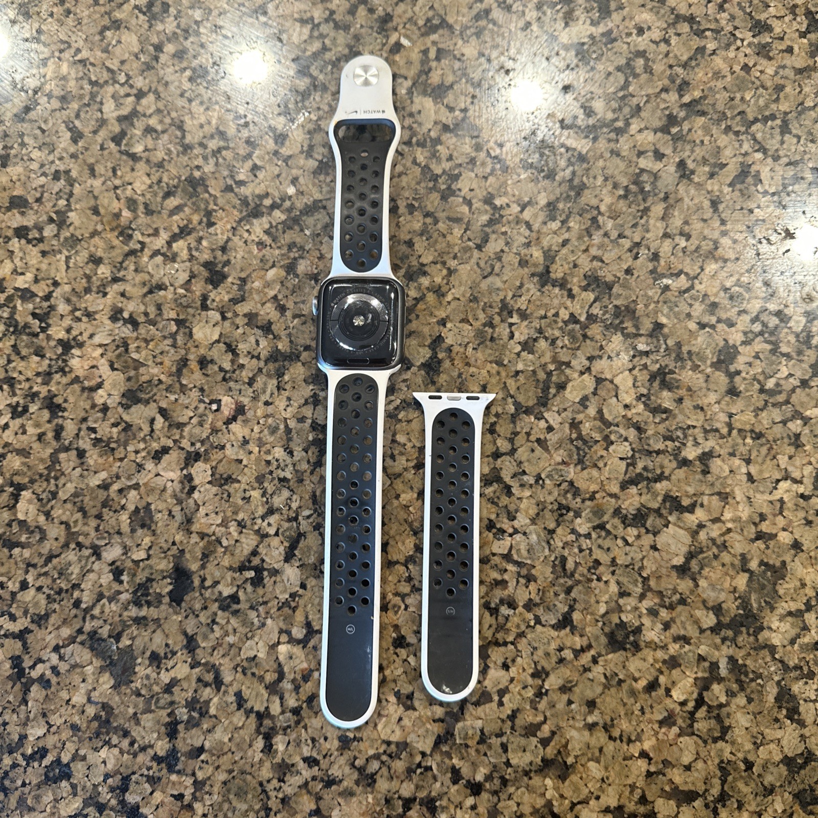 Apple Watch Series 4 40MM Aluminum & Ceramic Case GPS W/ Nike Sport Band