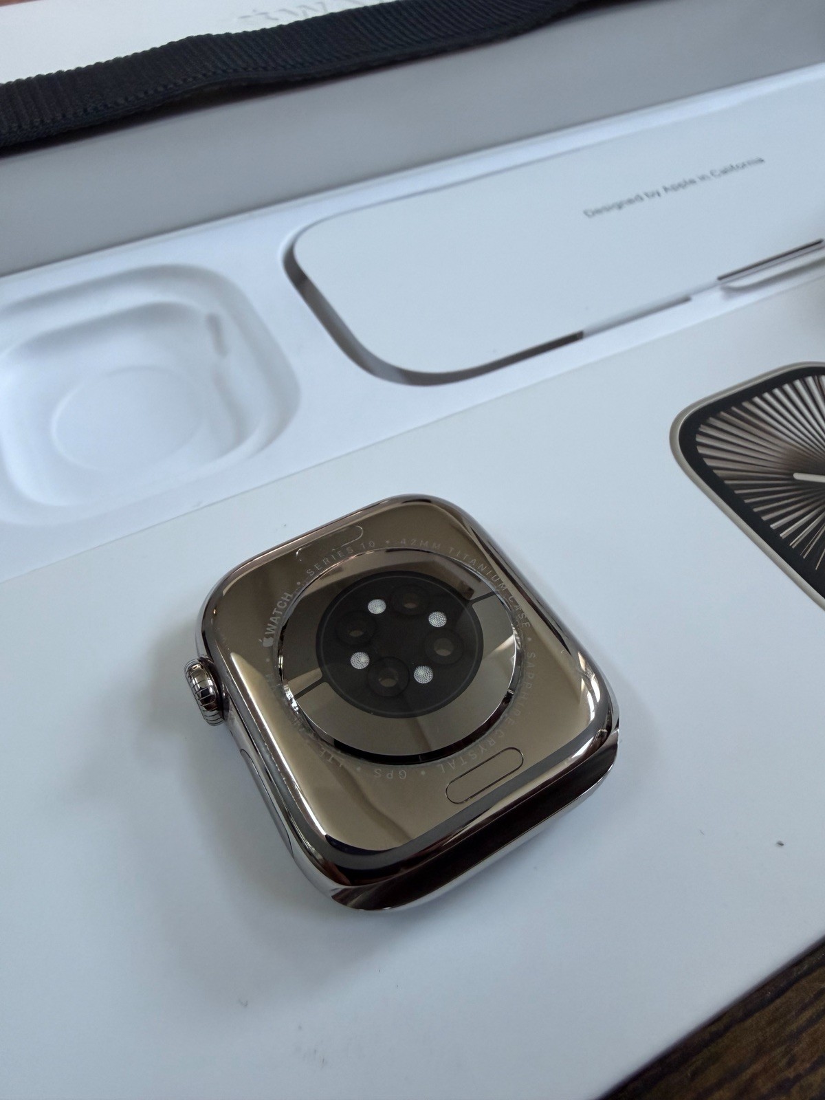 Apple Watch Series 10 42mm Natural Titanium – Near Mint!