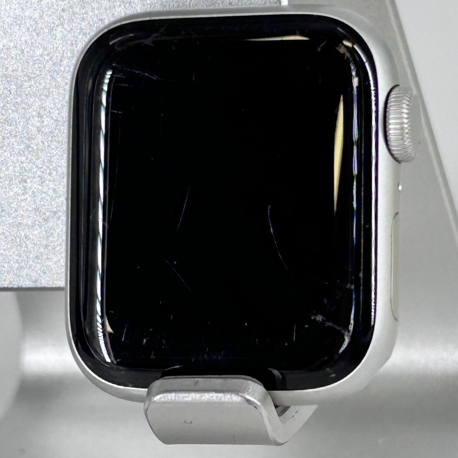 Apple Watch SE (1st Gen) 40mm Silver Aluminum (GPS) w/ No Band – Fair
