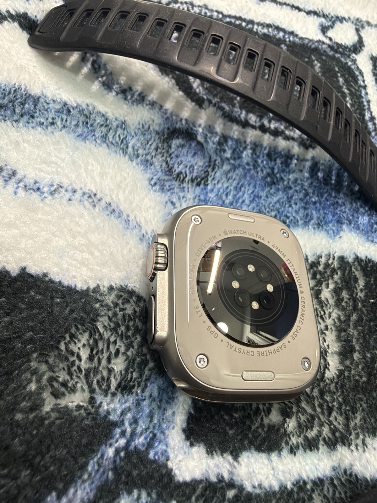 Apple Watch Ultra 2 49mm Unlocked Silver Titanium