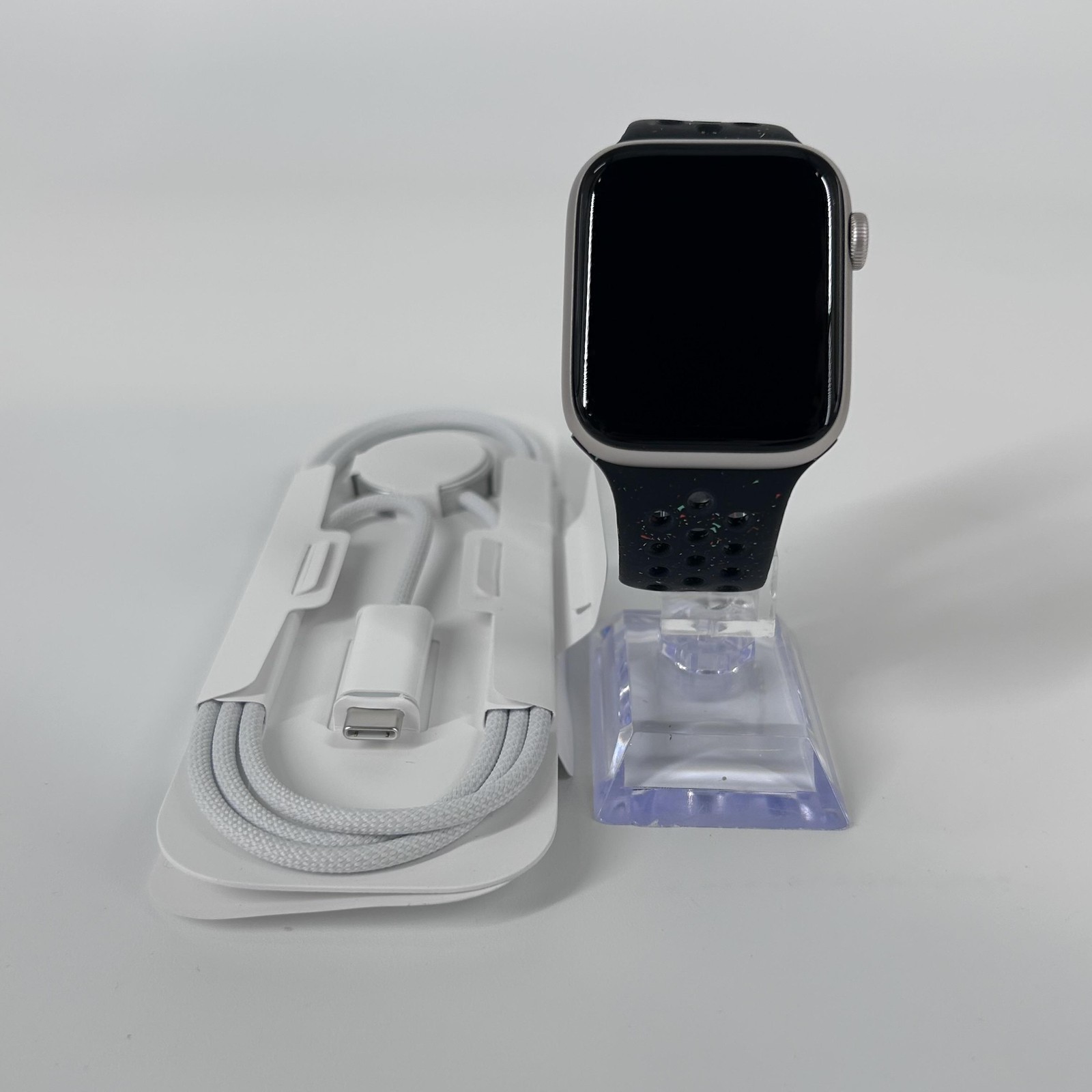 Apple Watch SE 3 44mm Starlight Aluminum (LTE) w/ Black Nike Sport – Excellent