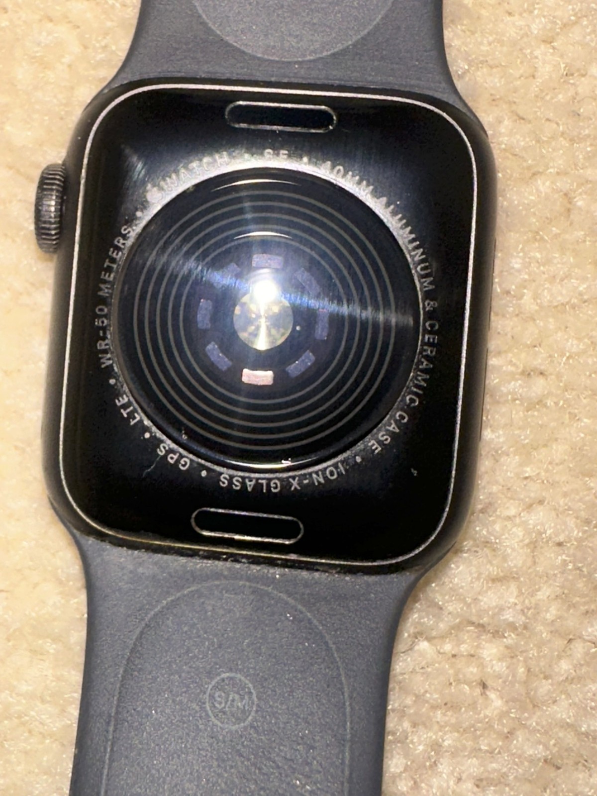 Apple Watch SE (GPS + Cellular, Aluminum, 40mm) / 32GB / MKQQ3LL/A Smartwatch