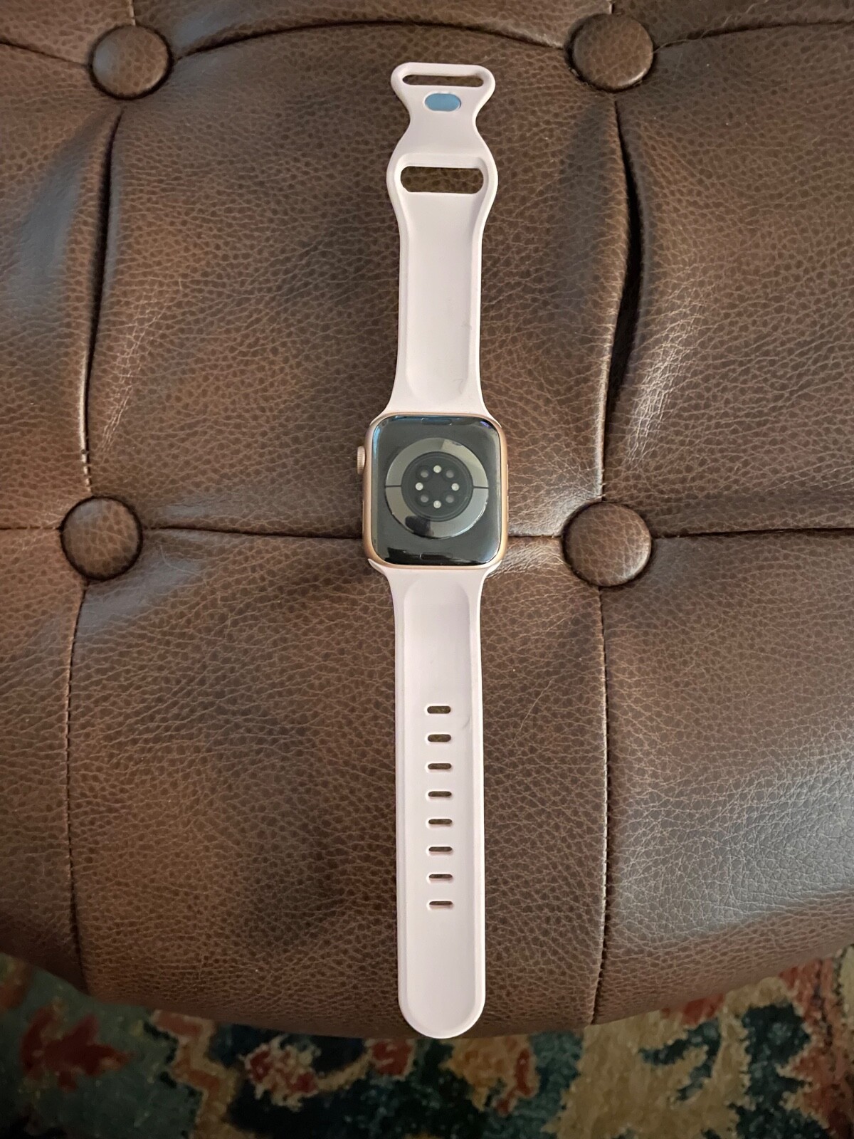 Apple Watch Series 6 40mm Gold Aluminum Case with Pink Sand Sport Band (GPS +…