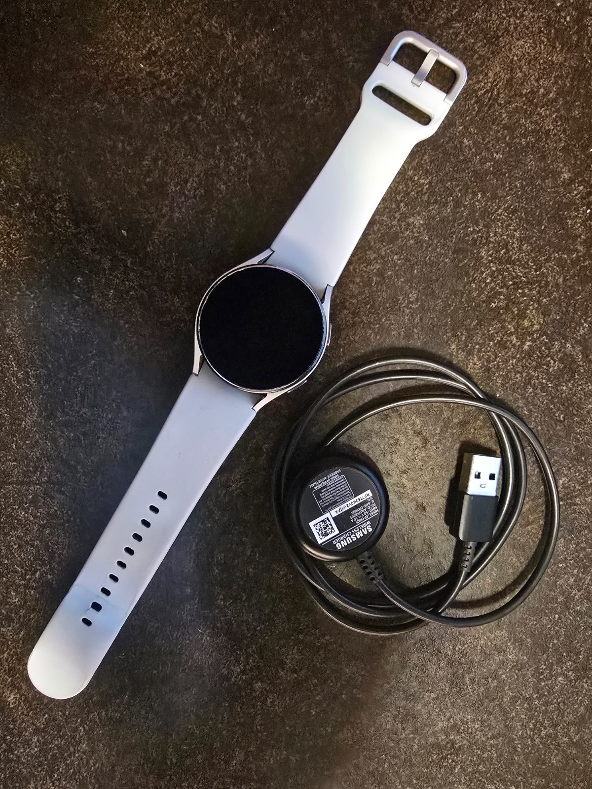 Samsung Galaxy Watch4 40 mm Silver Case with White Silicone Band…