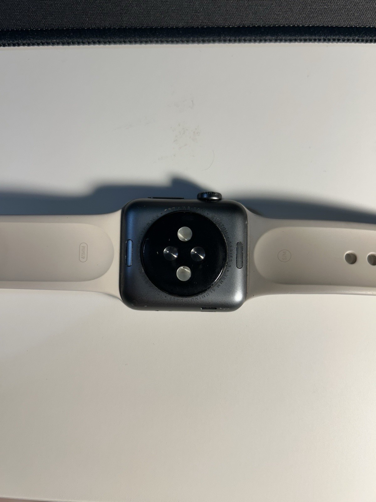 Apple Watch Series 3 38MM Space Gray Aluminium iOS White Silicone Band