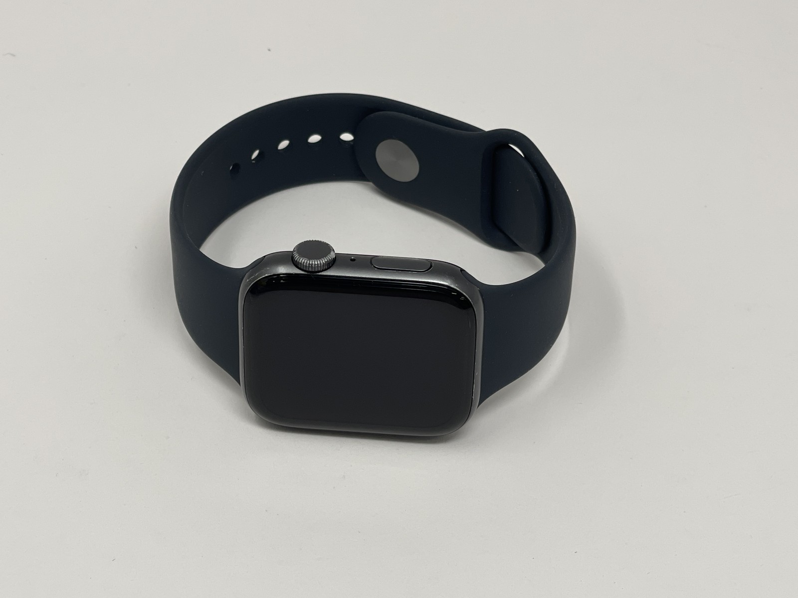 Apple Watch SE 44mm Space Gray Aluminum Case Midnight Sport Band GPS Only Used