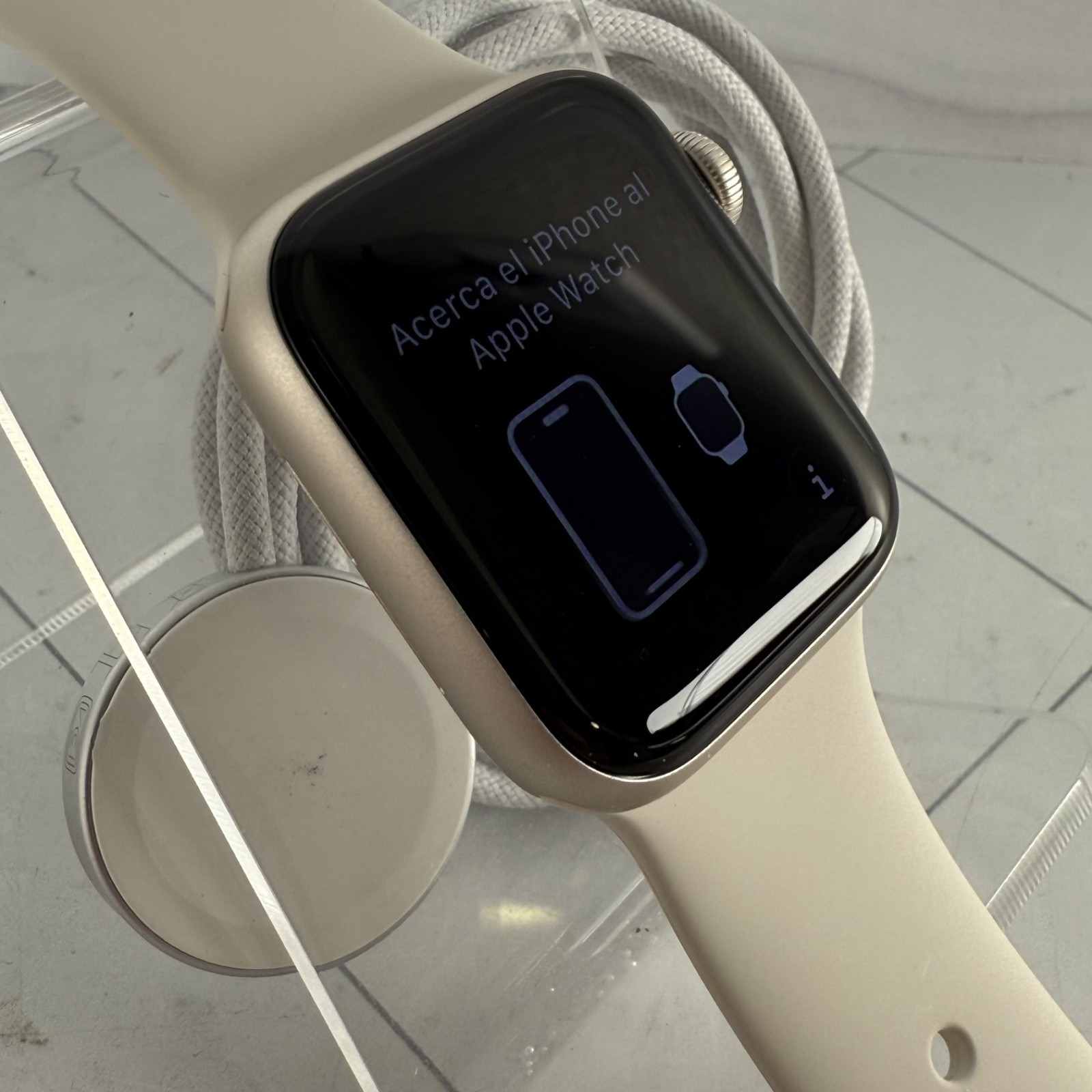 Apple Watch SE 3rd Gen A3326 WiFi + GPS Cellular Unlocked 40mm Starlight #H251